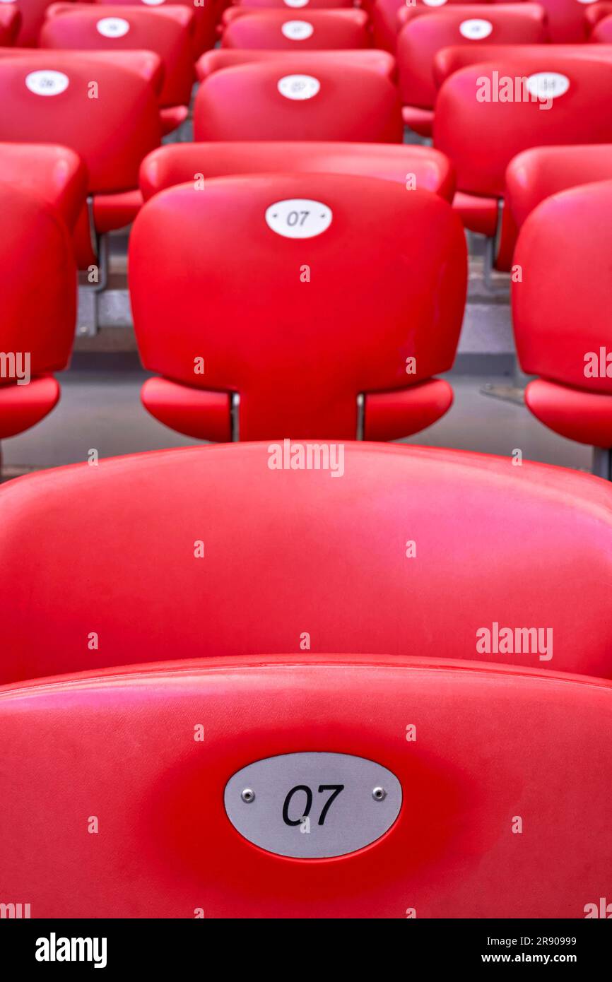 Tribunes rossi all'arena di San Mames - lo stadio di casa ufficiale dell'FC Athletic Bilbao, Spagna Foto Stock