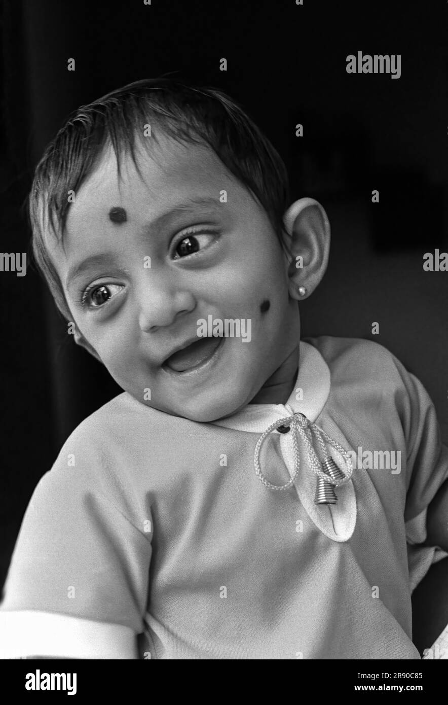 Bambino di 9 mesi dell'India meridionale sorridente a Coimbatore, Tamil Nadu, India meridionale, India, Asia Foto Stock