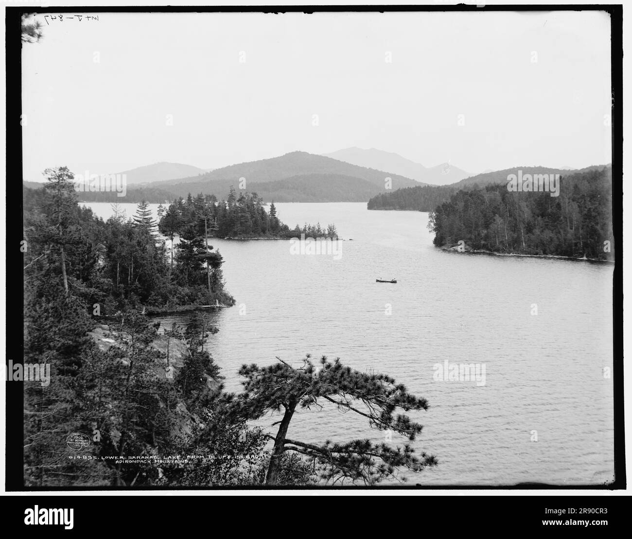 Lago Lower Saranac da Bluff Island, Adirondack Mountains, c1902. Foto Stock