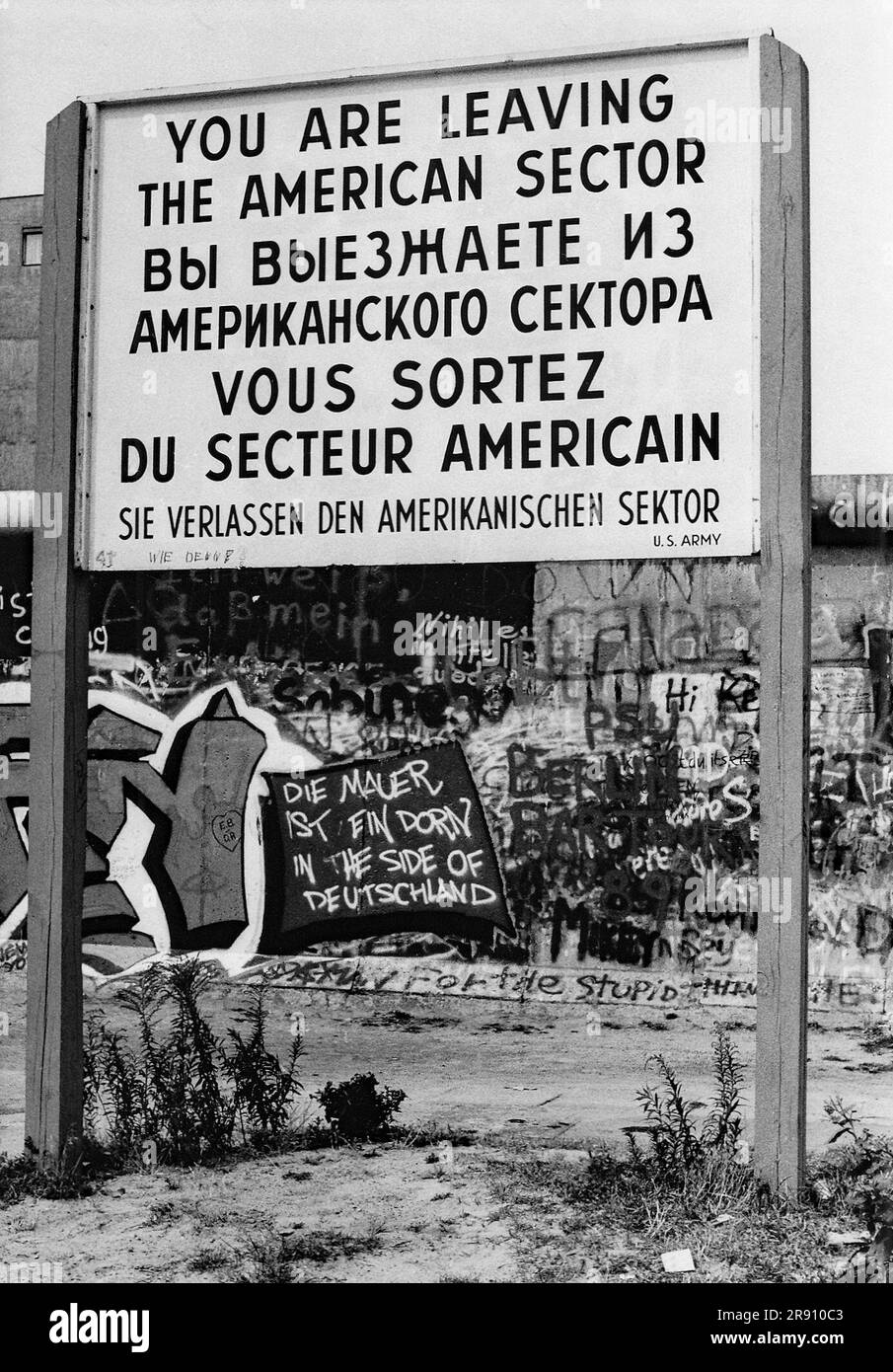 Iscrizione sul muro di Berlino: Il muro di Berlino è una spina nel fianco della Germania Foto Stock