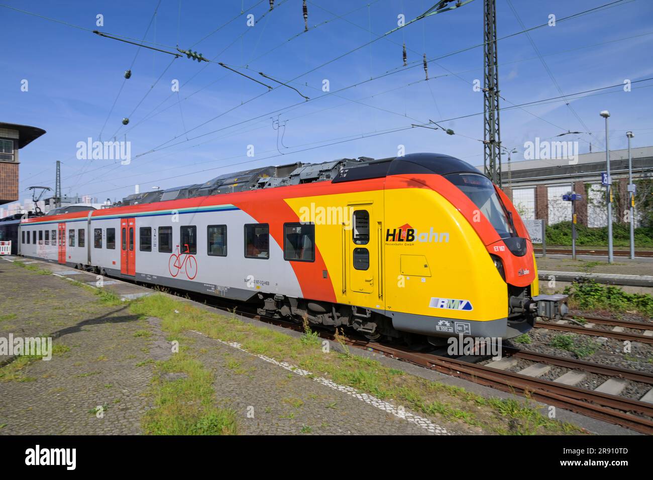 Regionalzug Hessenbahn HLB, Opelwerk, Rüsselsheim, Hessen, Deutschland Foto Stock