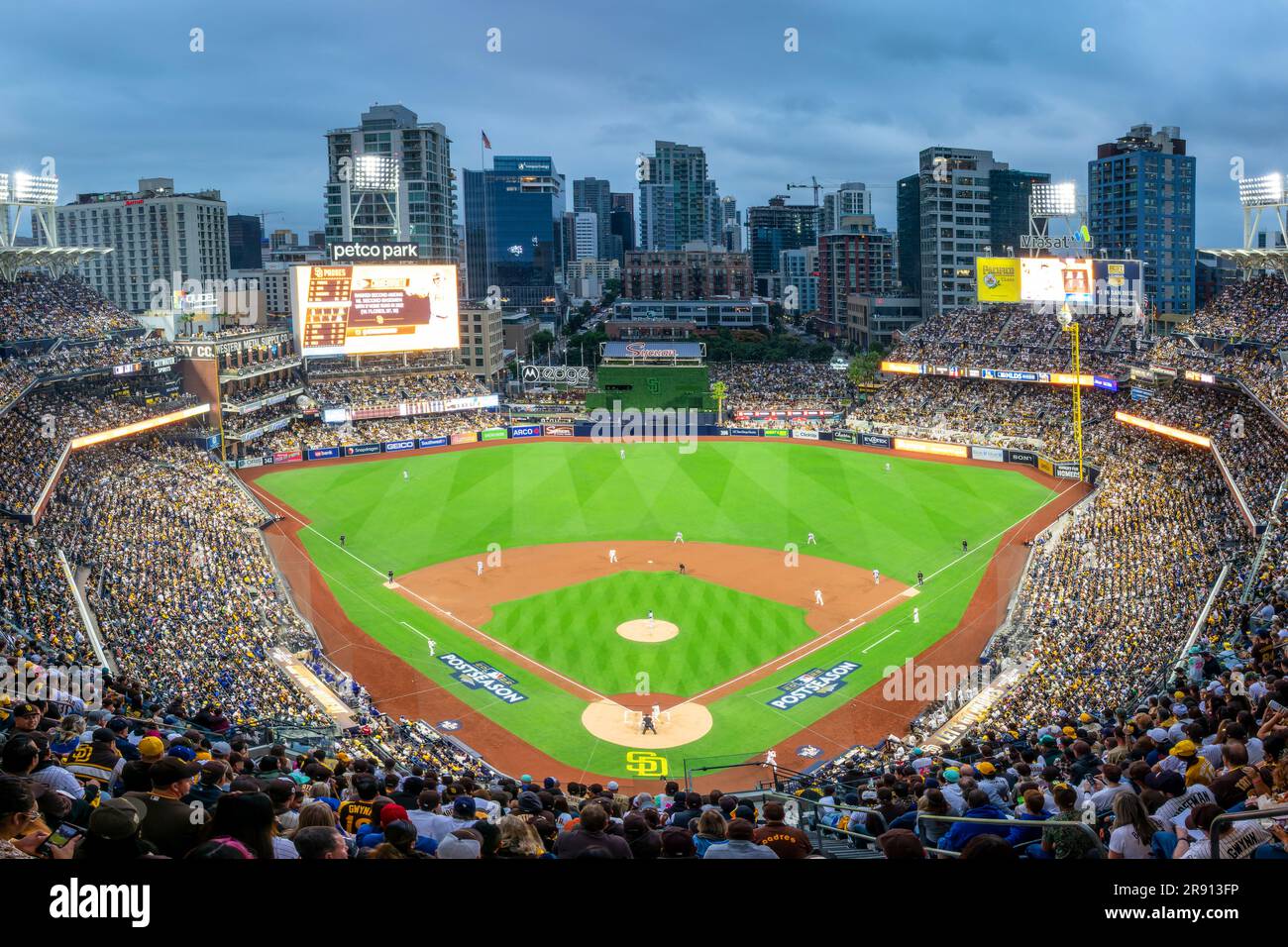 Petco Park, lo stadio di baseball sede della squadra della Major League dei San Diego Padres, nel centro di San Diego, California Foto Stock