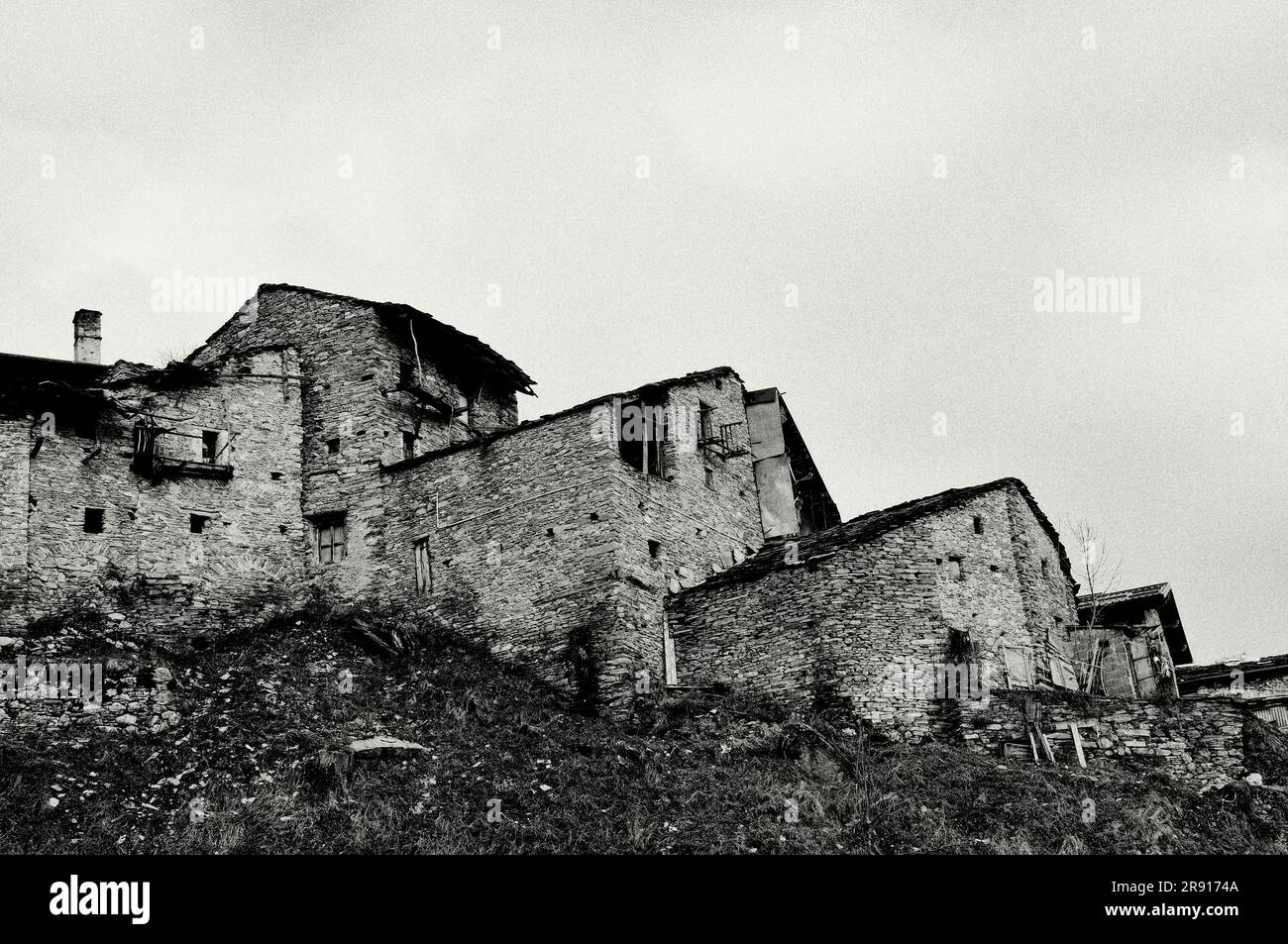 Villaggio di montagna disabitato (Alpi marittime, Piemonte, Italia) Foto Stock