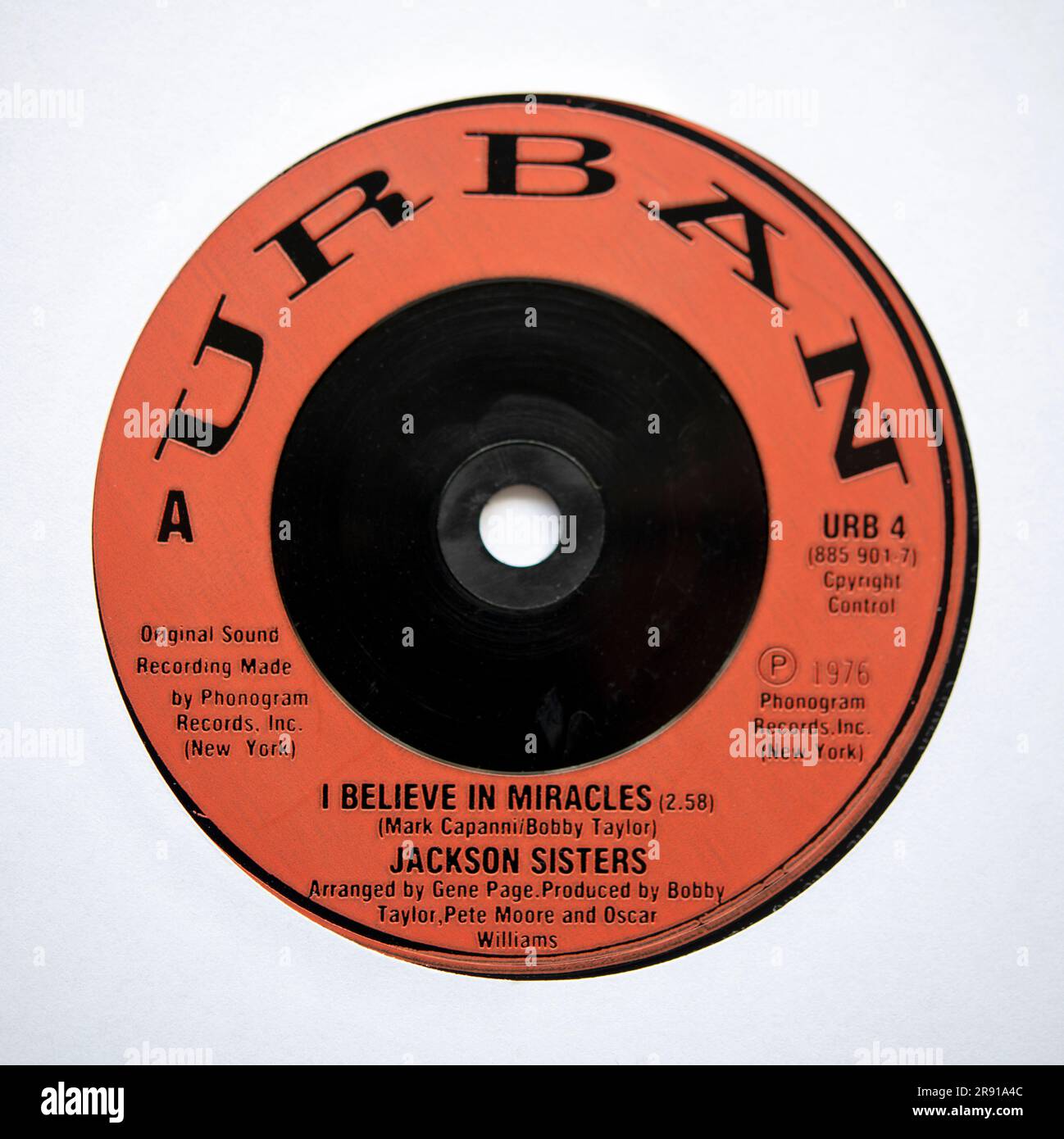 Etichetta Centre della versione single da sette pollici di i Believe in Miracles by the Jackson Sisters, pubblicata nel 1987 Foto Stock