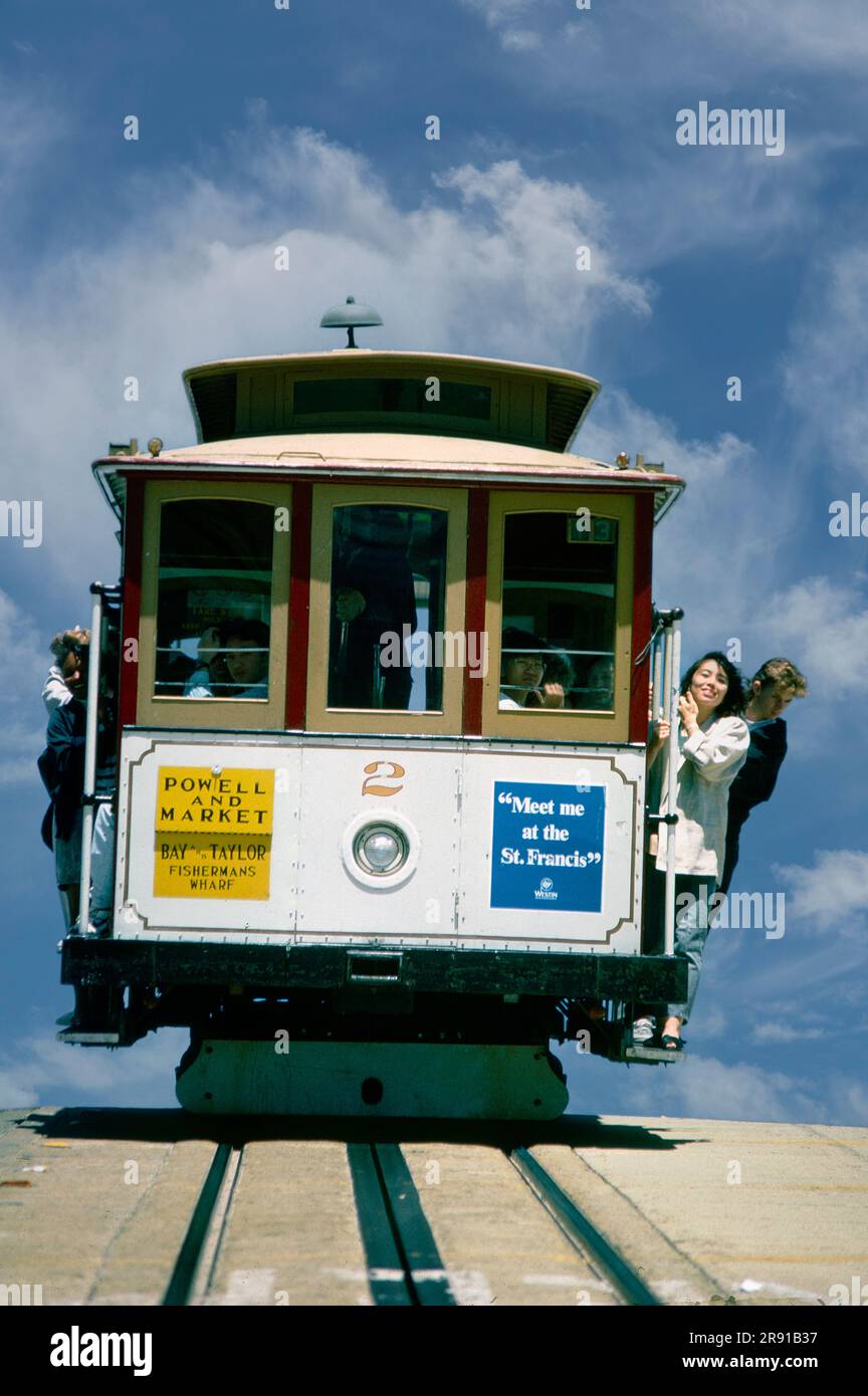 Funivia di Powell Street, scendendo da Nob Hill, San Francisco, California Foto Stock