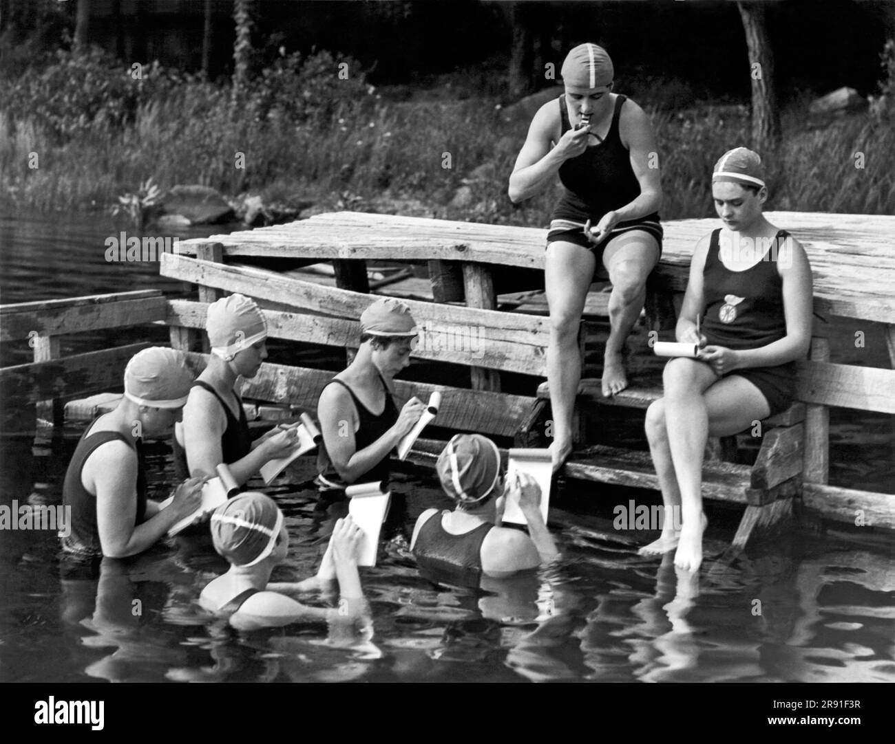 Camp Kitteredge, New York: 14 luglio 1926. Questi stenografi in vacanza non corrono alcuna possibilità di diventare stantii. Qui prendono lezioni quotidiane da tenere in pratica. Foto Stock