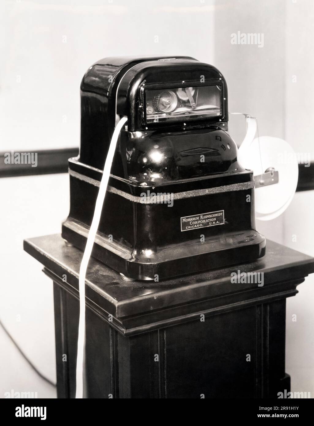 Chicago, Illinois: Aprile 1926 la nuova ticker tape machine di borsa prodotta dalla Morkrum Kleinschmidt Corporation, Foto Stock
