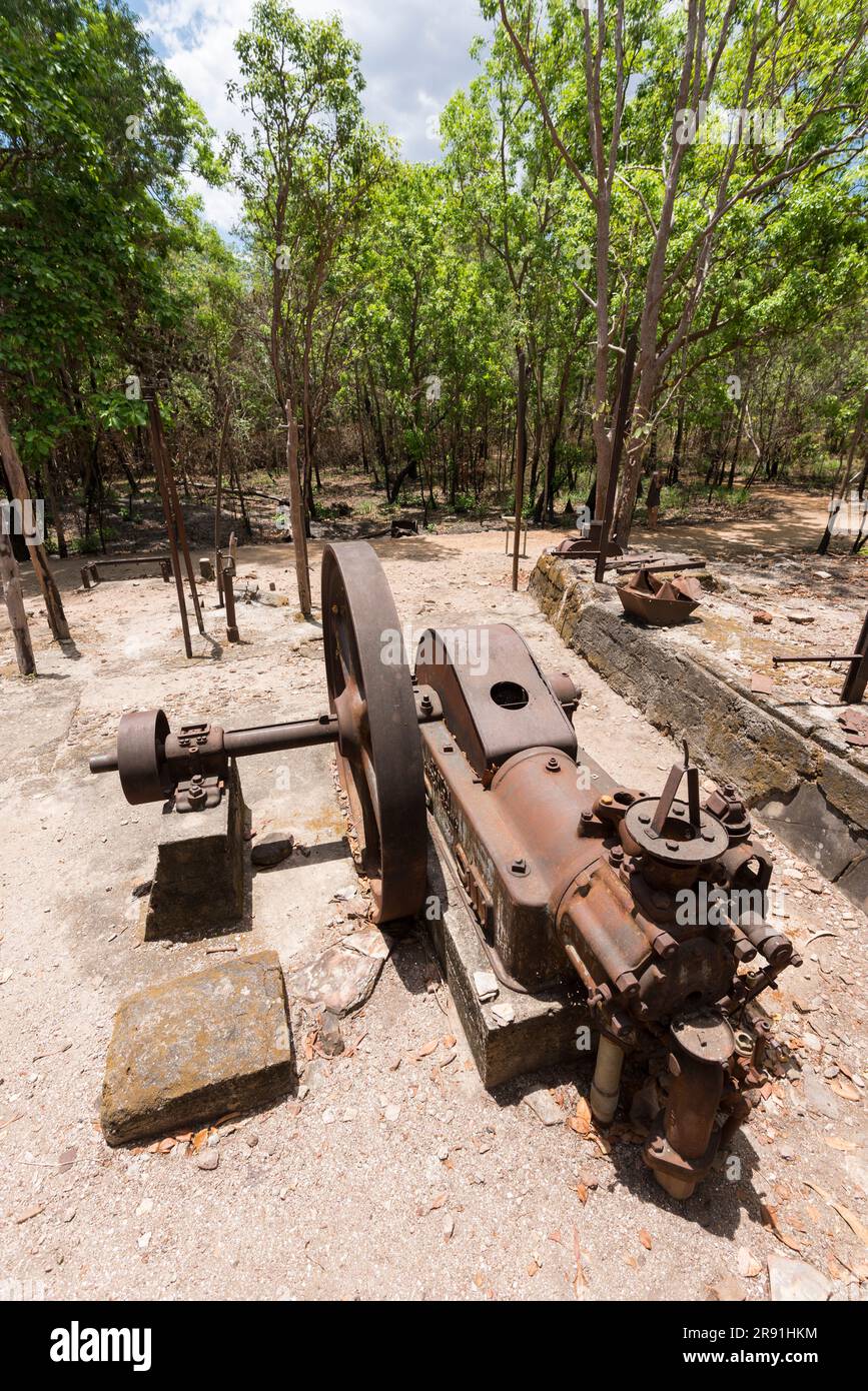 Rusty Old Metal Machinery in una miniera dismessa dell'Outback nel Bush australiano Foto Stock