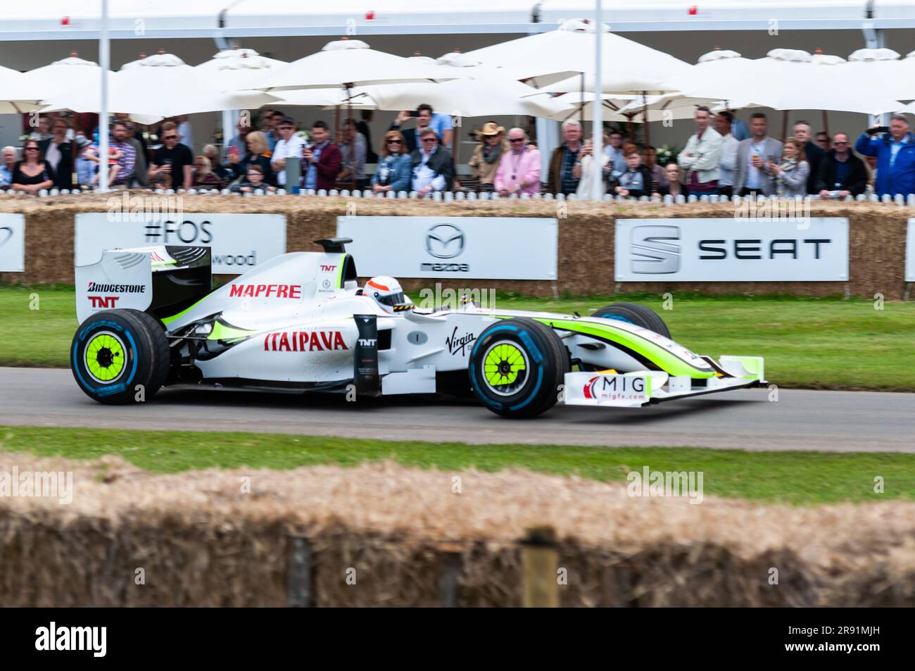 Brawn BGP 001 Formula 1, Gran Premio di auto da corsa su per la salita al Goodwood Festival of Speed, Regno Unito, 2016 Foto Stock