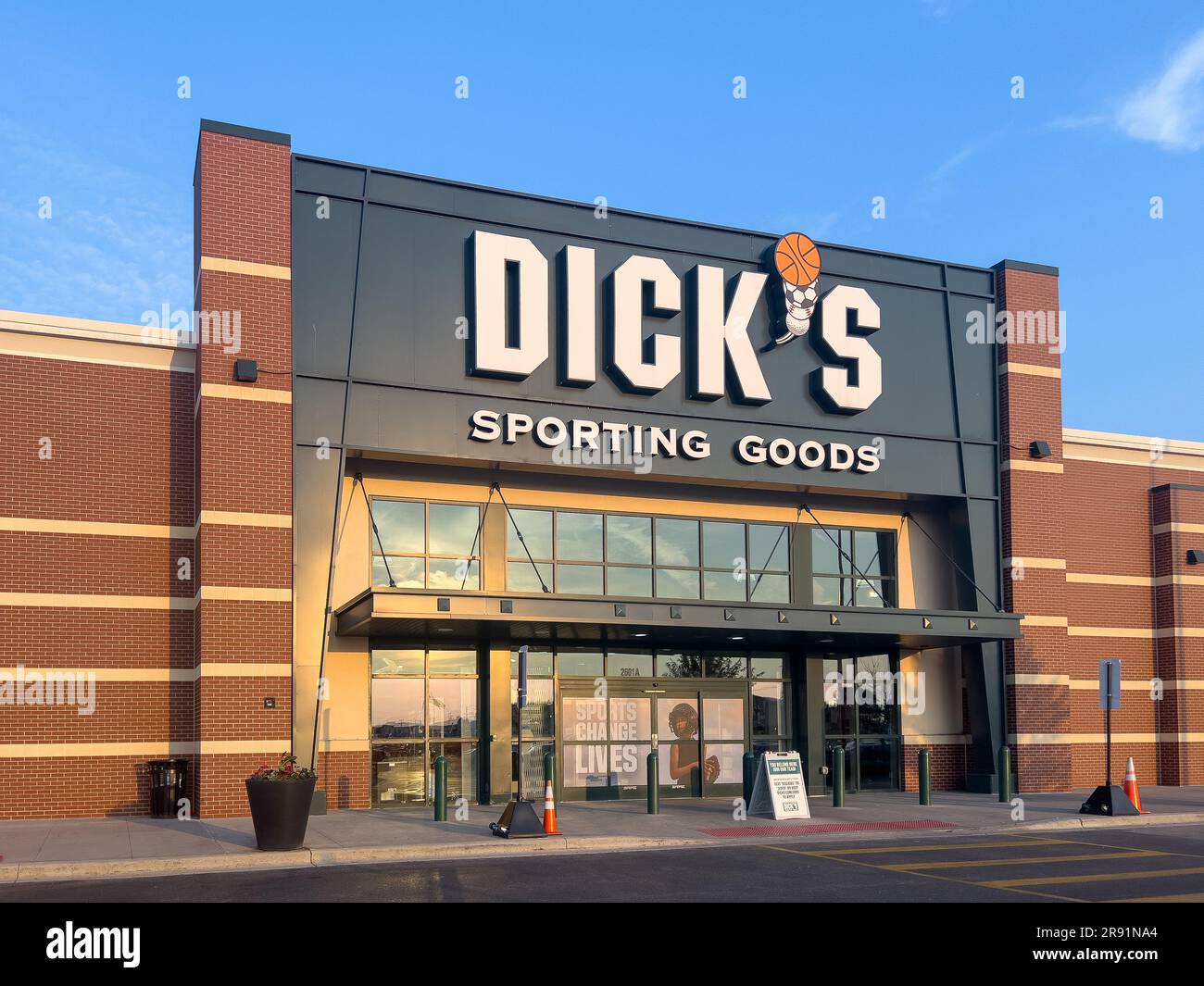 Il Dick's Sporting Goods Store è il più grande negozio di articoli sportivi americani, con oltre 800 sedi in tutti gli Stati Uniti. Foto Stock