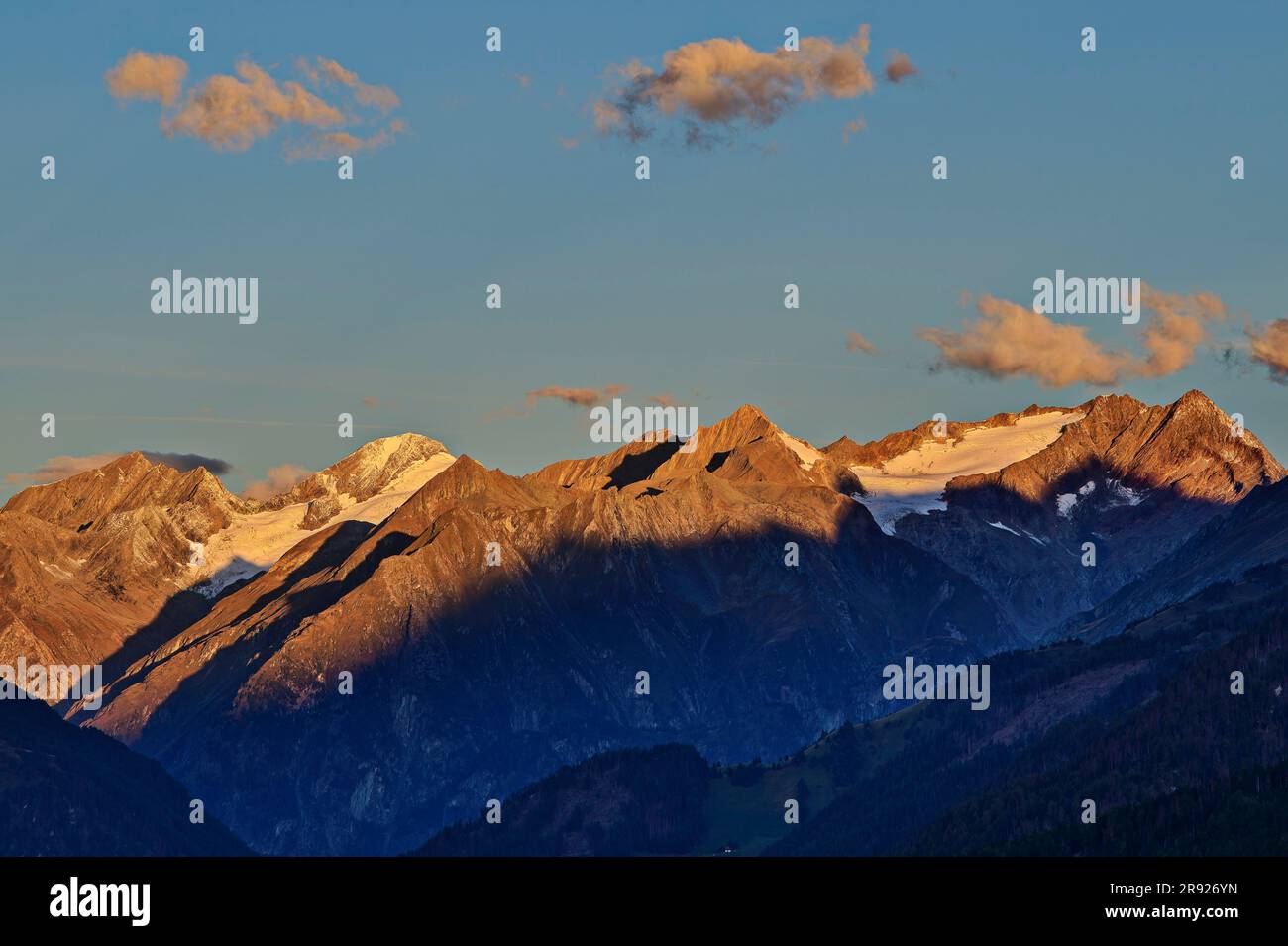 Vista panoramica della catena montuosa Glockner, del Parco Nazionale degli alti Tauri, Austria Foto Stock