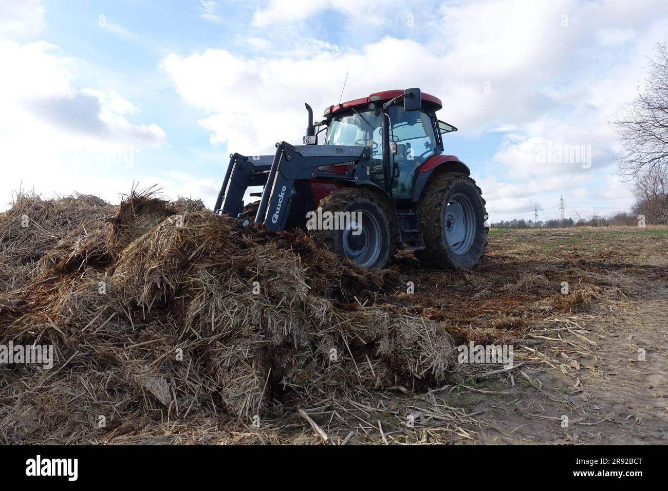 Spargere letame immagini e fotografie stock ad alta risoluzione Alamy