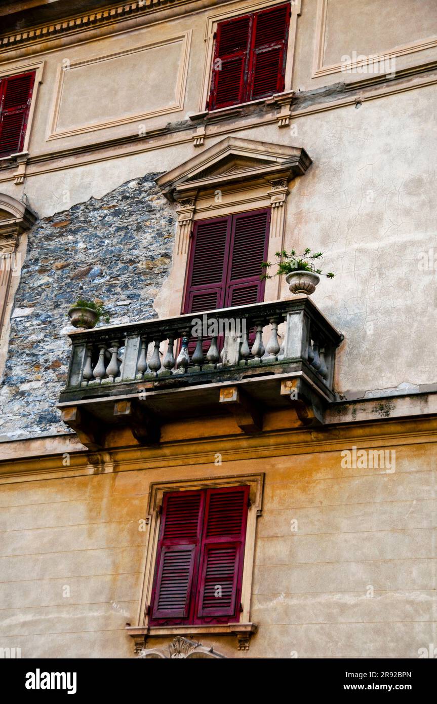 Architettura classica nella cittadina balneare di Rapallo, Italia. Foto Stock