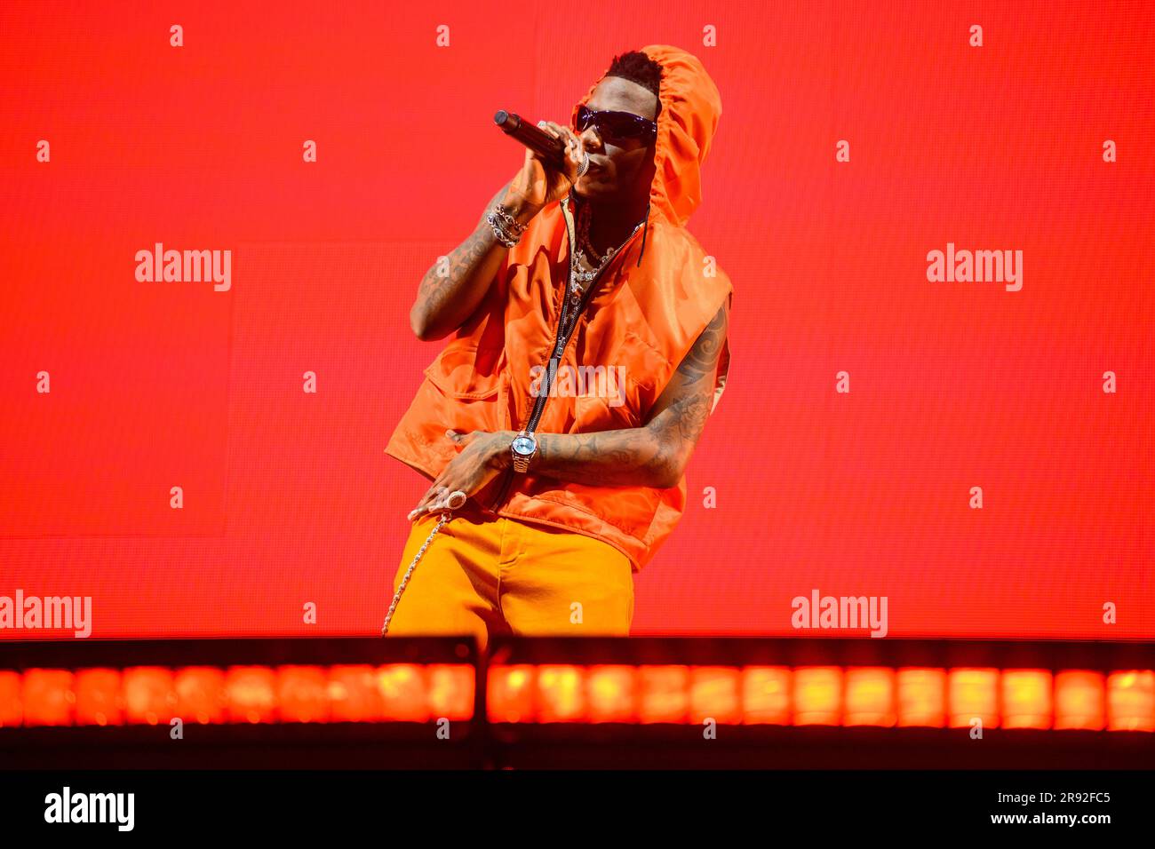 Somerset, Regno Unito. 23 giugno 2023. Wizkid si esibisce all'Other Stage, al Glastonbury Festival alla Worthy Farm nel Somerset. Data foto: Venerdì 23 giugno 2023. Il credito fotografico dovrebbe essere: Matt Crossick/Empics/Alamy Live News Foto Stock