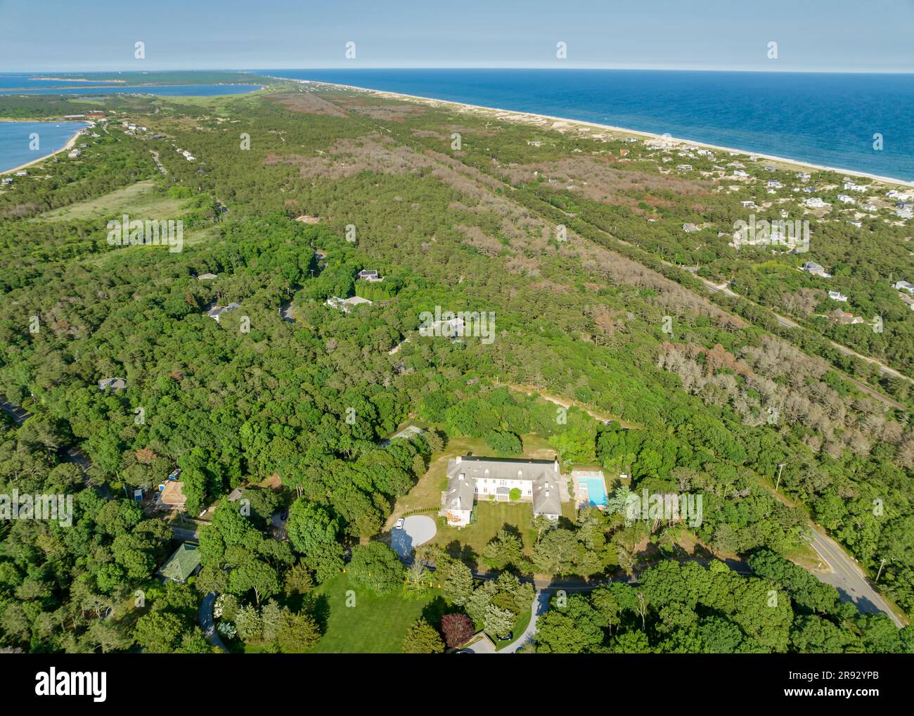 Vista aerea di una grande tenuta amagansett e della terra oltre verso montauk Foto Stock