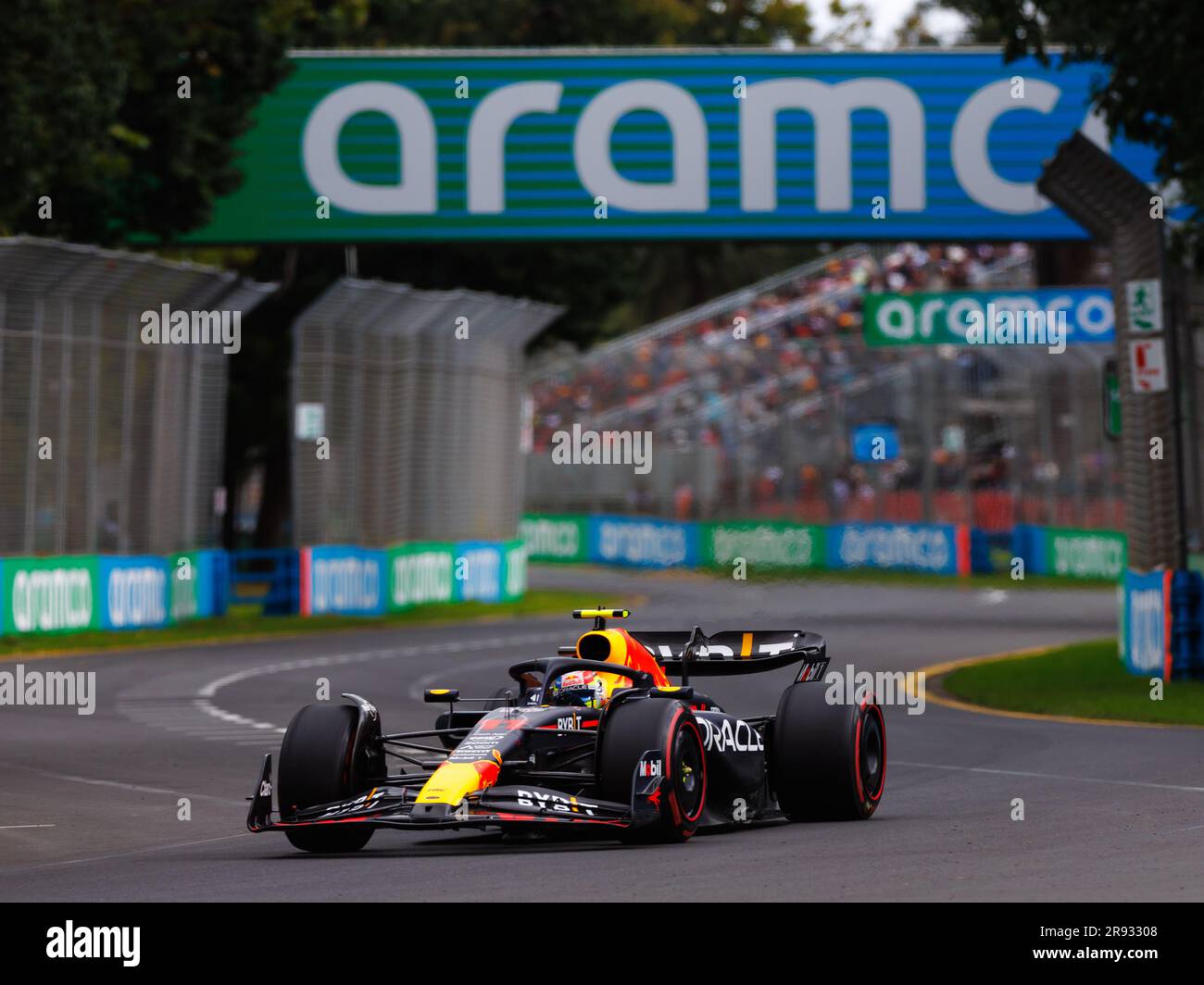 Sergio Perez (mex) del team Red Bull durante le FP3 al Gran Premio di Formula uno australiano all'Albert Park Street Circuit il 1 aprile 2023. Foto Stock