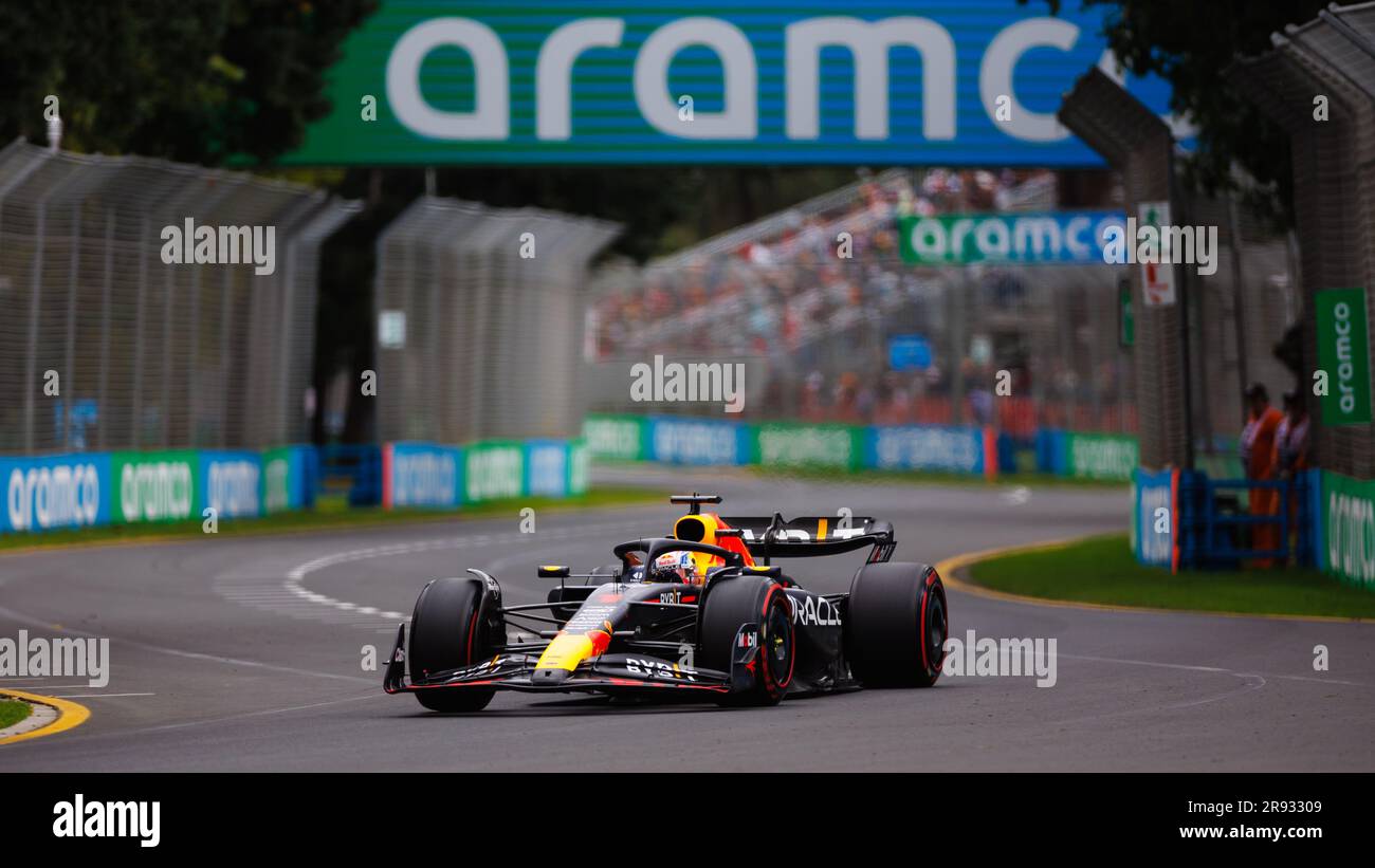 Max Verstappen (NED) del team Red Bull durante le FP3 al Gran Premio di Formula uno australiano all'Albert Park Street Circuit il 1 aprile 2023. Foto Stock
