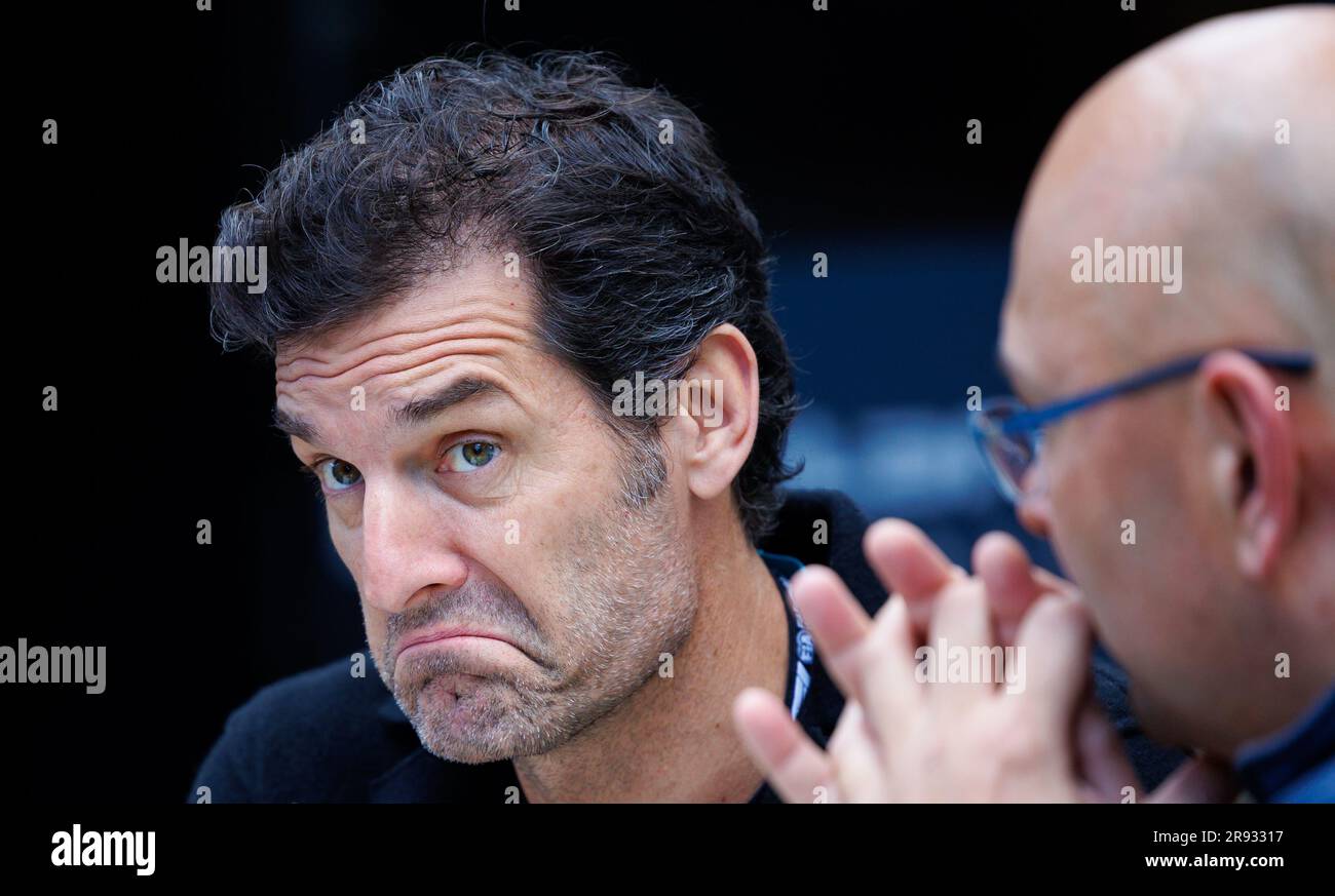 Mark Webber nel paddock al Gran Premio di Formula uno australiano all'Albert Park Street Circuit il 1 aprile 2023. Foto Stock