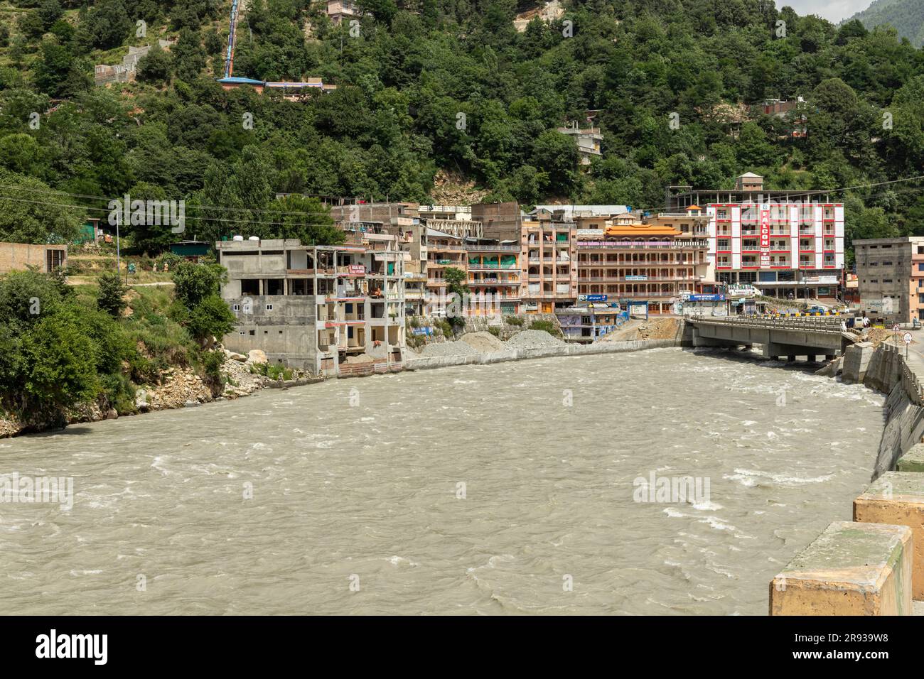 Madyan è una piccola e bella destinazione turistica e migliaia di turisti provenienti da tutto il Pakistan visitano questa città ogni anno, specialmente in estate Foto Stock