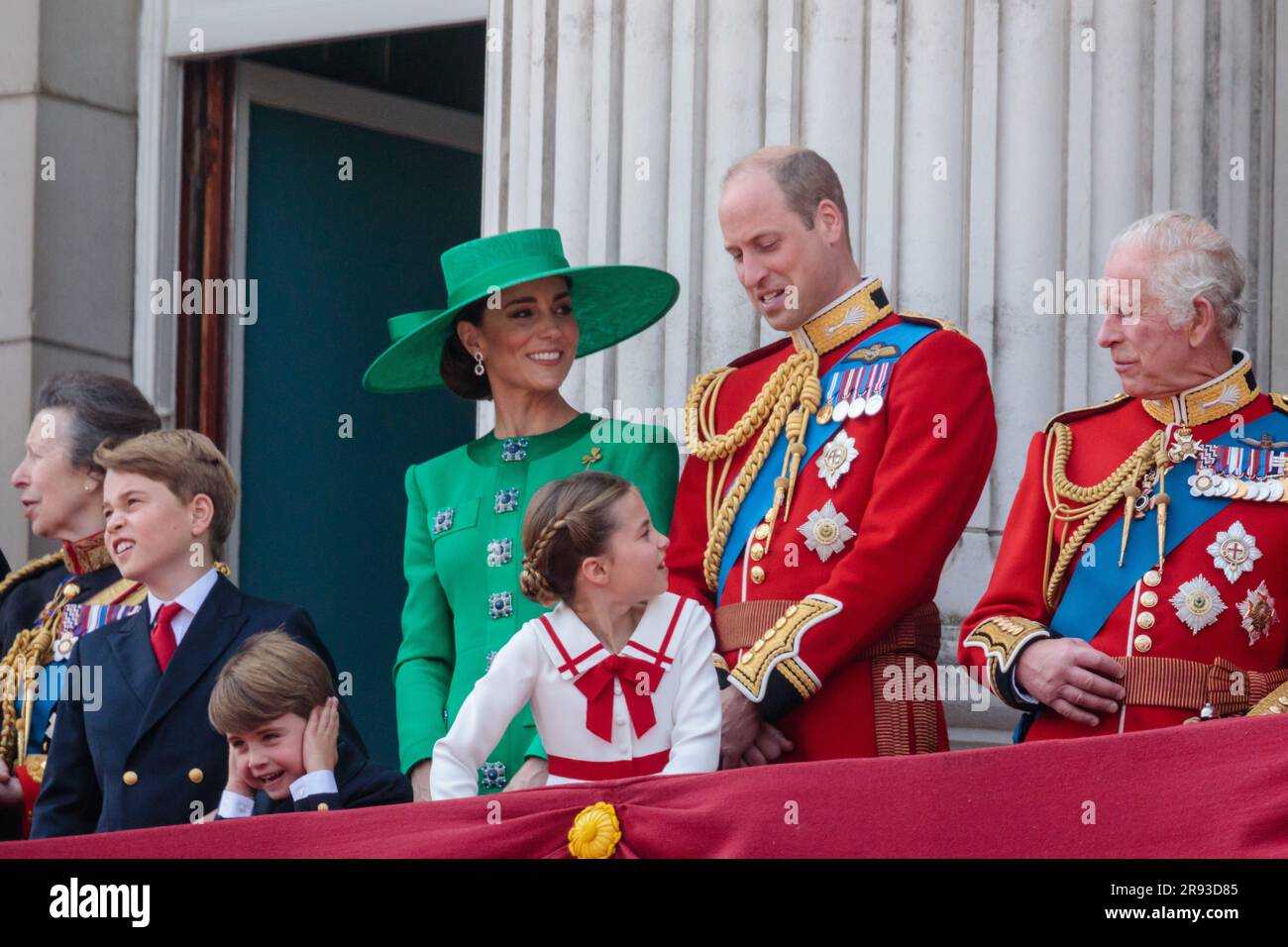 La famiglia reale britannica sul balcone di Buckingham Palace per osservare il sorvolo del Trooping the Colour. Foto di Amanda Rose/Alamy Foto Stock