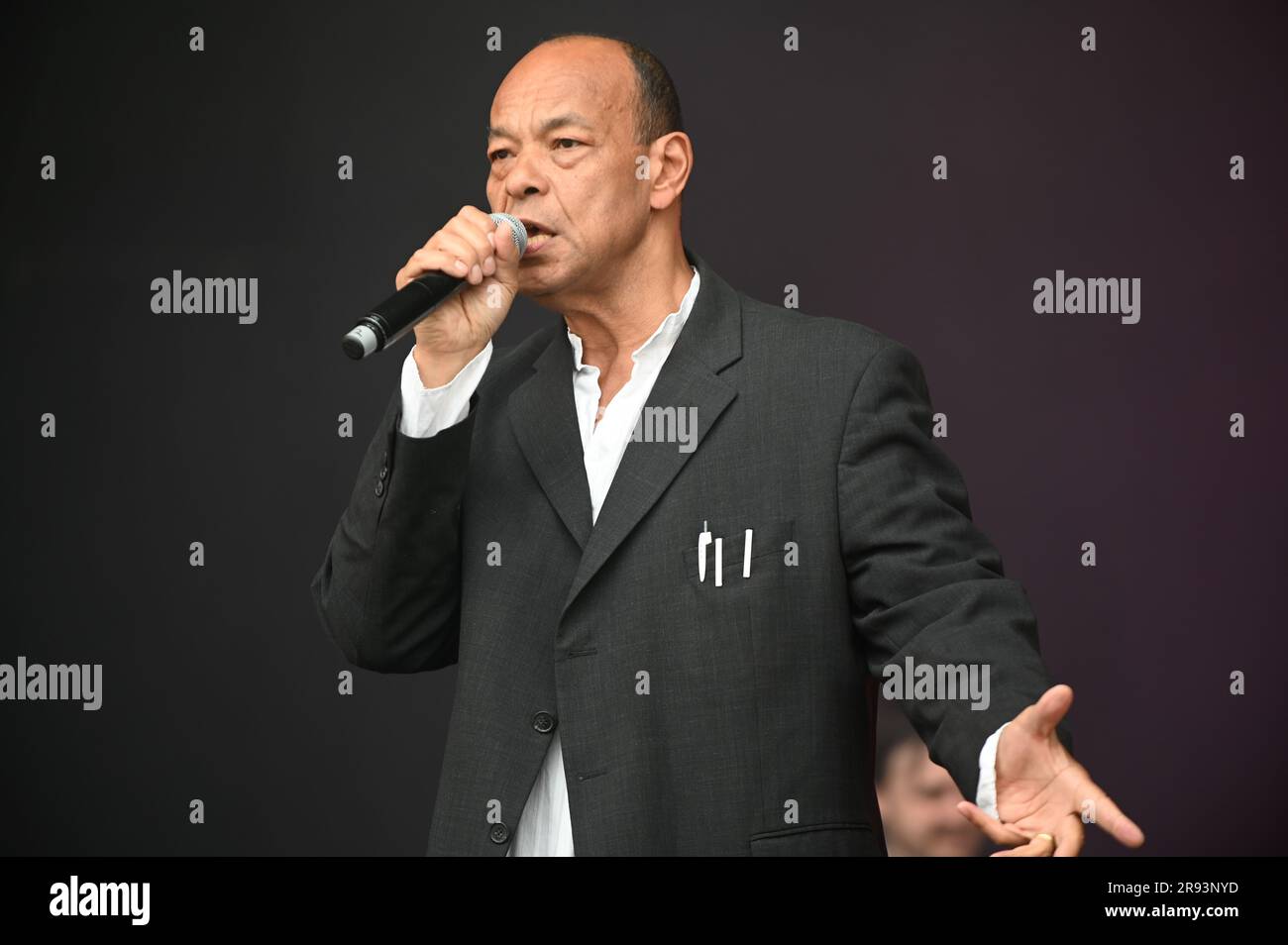 Leeds, Regno Unito. 17 giugno 2023. Roland Gift of the fine Young Cannibals Performing al Lets Rock Leeds 80s Festival di Leeds. (Foto di Robin Burns/SOPA Images/Sipa USA) credito: SIPA USA/Alamy Live News Foto Stock