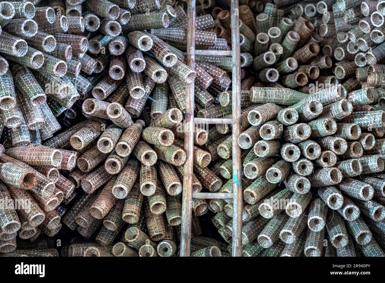 Tradizionali trappole per pesci di bambù e gamberetti nella provincia di Yen Bai, Vietnam Foto Stock
