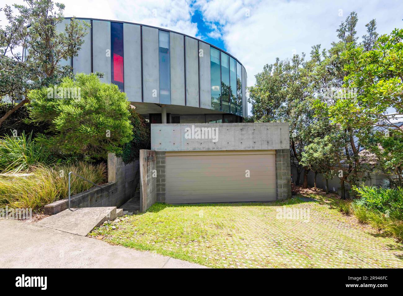 Il Light House a 3 camere da letto, progettato dal rinomato architetto Peter Stutchbury, sorge sulle scogliere di dover Heights a Sydney, Australia Foto Stock