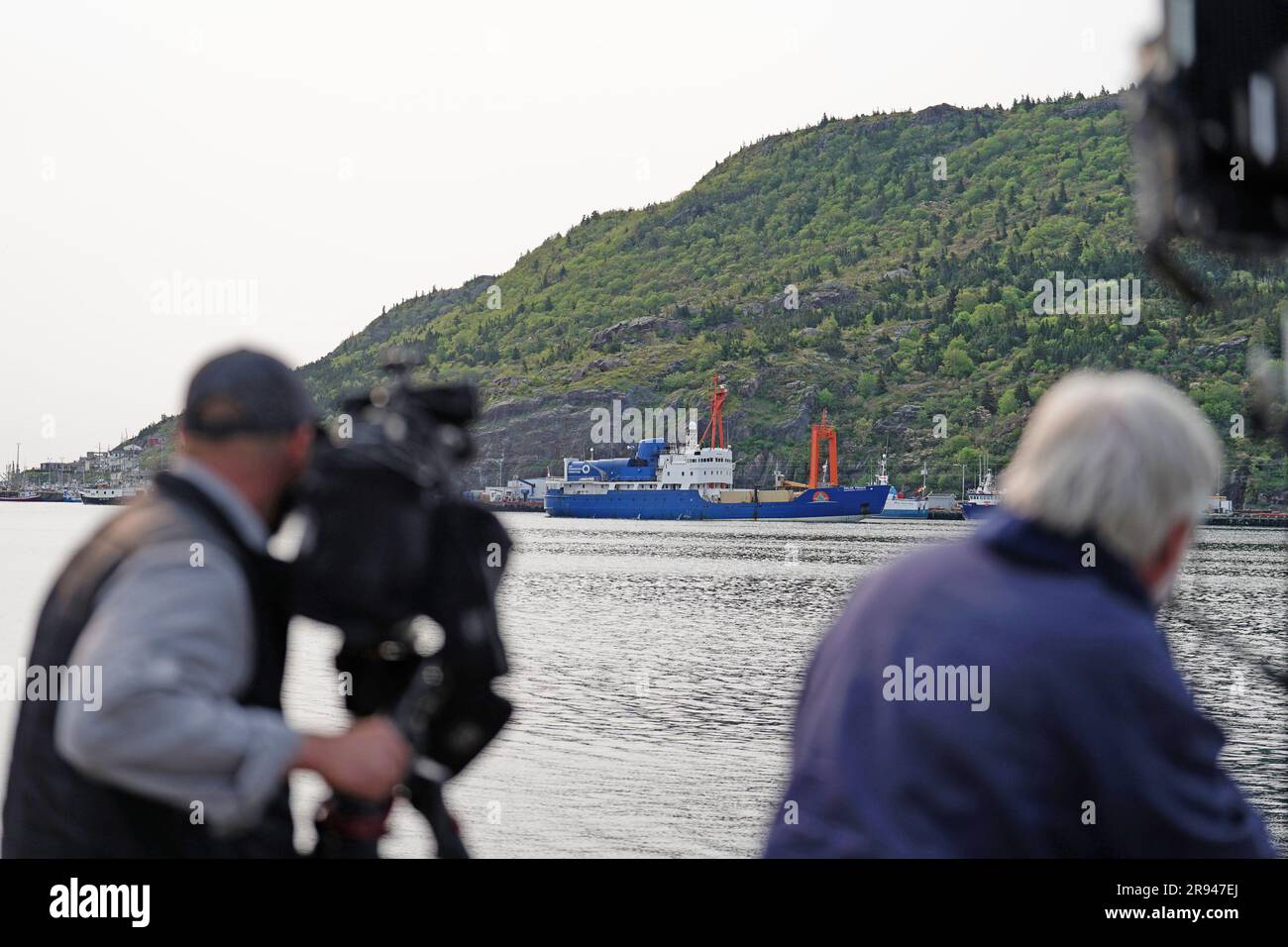 La Polar Prince, la principale nave di supporto per il sommergibile Titano, arriva al porto di St John e' a Terranova, Canada. Paul-Henri Nargeolet, Hamish Harding, Stockton Rush, Shahzada Dawood e suo figlio diciannovenne Suleman, morirono dopo che il sommergibile Titan scomparso subì una catastrofica implosione mentre cercava di raggiungere il Titanic. Data foto: Sabato 24 giugno 2023. Foto Stock