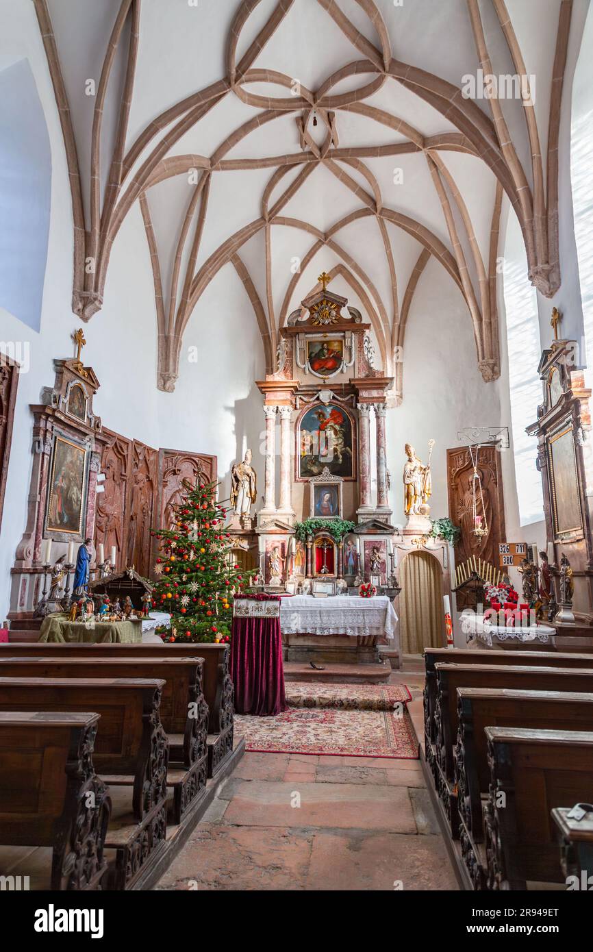 Salisburgo, Austria - 27 dicembre 2021: St La chiesa di Giorgio si trova all'interno del castello di Hohensalzburg a Salisburgo, in Austria. Foto Stock