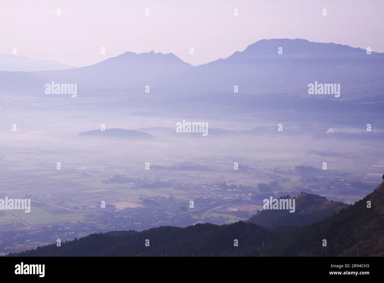 Monte Aso e mare di nuvole al mattino Foto Stock