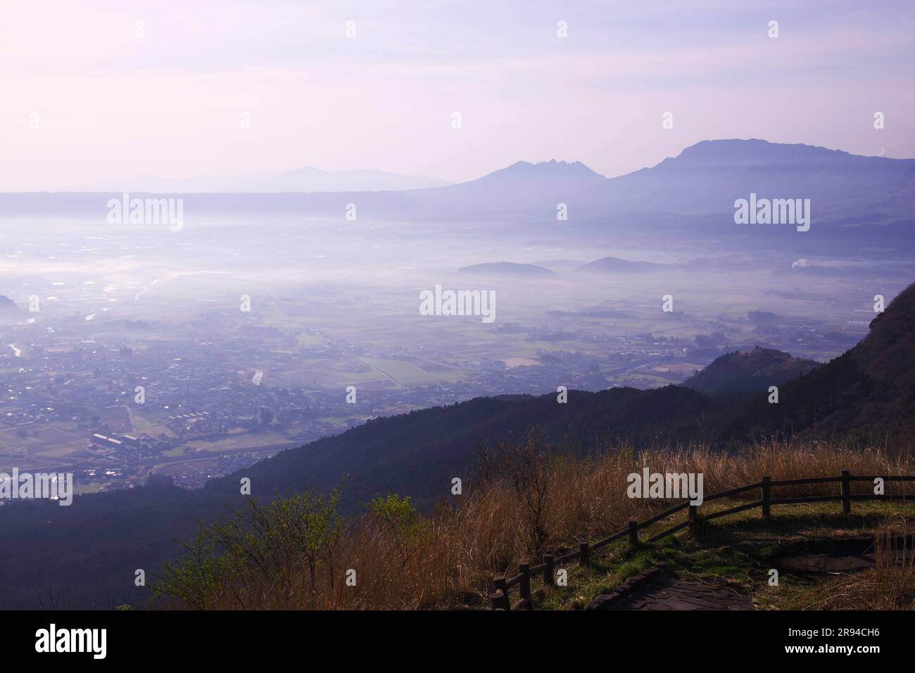 Monte Aso e mare di nuvole al mattino Foto Stock