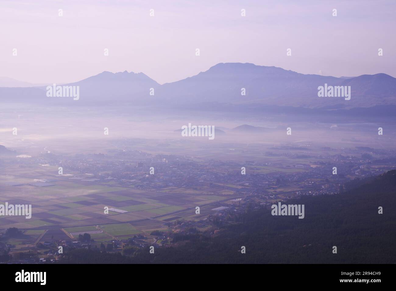 Monte Aso e mare di nuvole al mattino Foto Stock