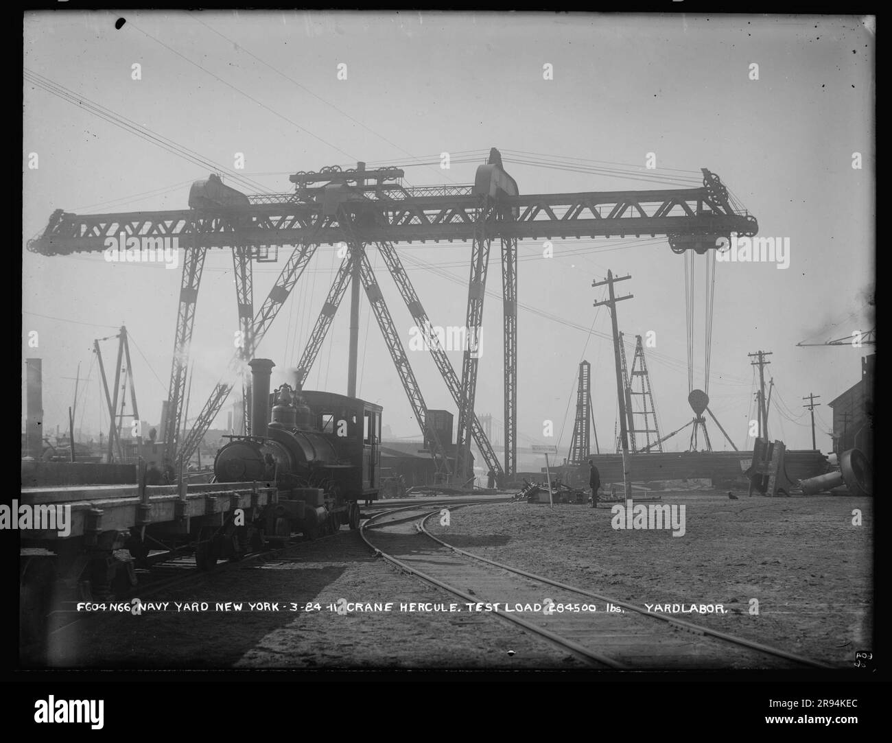 Gru Hercules, carico di prova, 284.500 libbre, manodopera da cortile. Vetri negativi della costruzione e riparazione di edifici, strutture e navi presso il New York Navy Yard. Foto Stock