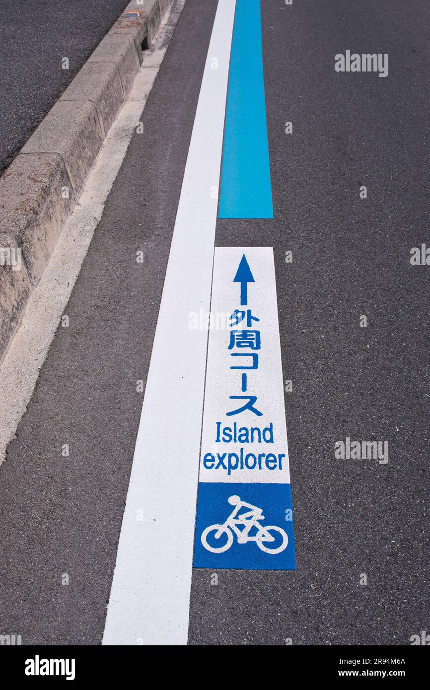 Linea blu sulla Shimanami Kaido Foto Stock