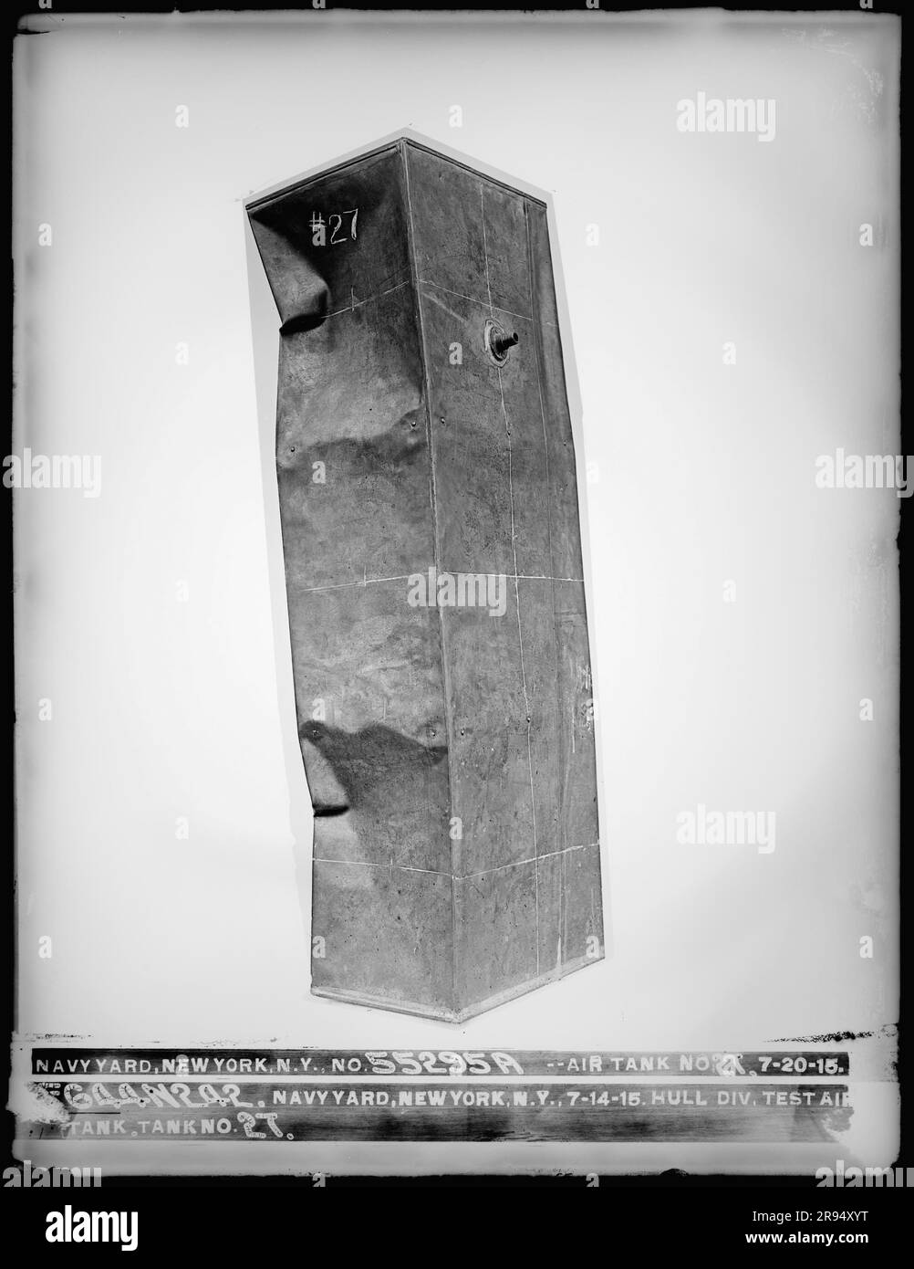 Serbatoio dell'aria di prova Hull Division, serbatoio n. 27. Vetri negativi della costruzione e riparazione di edifici, strutture e navi presso il New York Navy Yard. Foto Stock