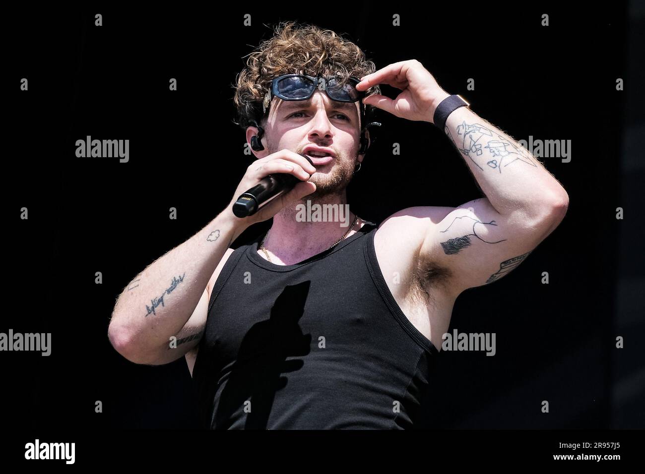 Glastonbury, Regno Unito. 24 giugno 2023. Tom Grennan ha fotografato esibendosi sull'altro palco durante il Glastonbury 2023 presso la Worthy Farm. Foto di Julie Edwards Credit: JEP Celebrity Photos/Alamy Live News Foto Stock