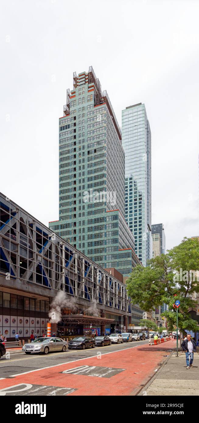 L'edificio McGraw-Hill del 1931, simbolo del blu-verde, combina Art Deco, stile internazionale e moderne nei suoi 33 piani rivestiti in terracotta. Foto Stock