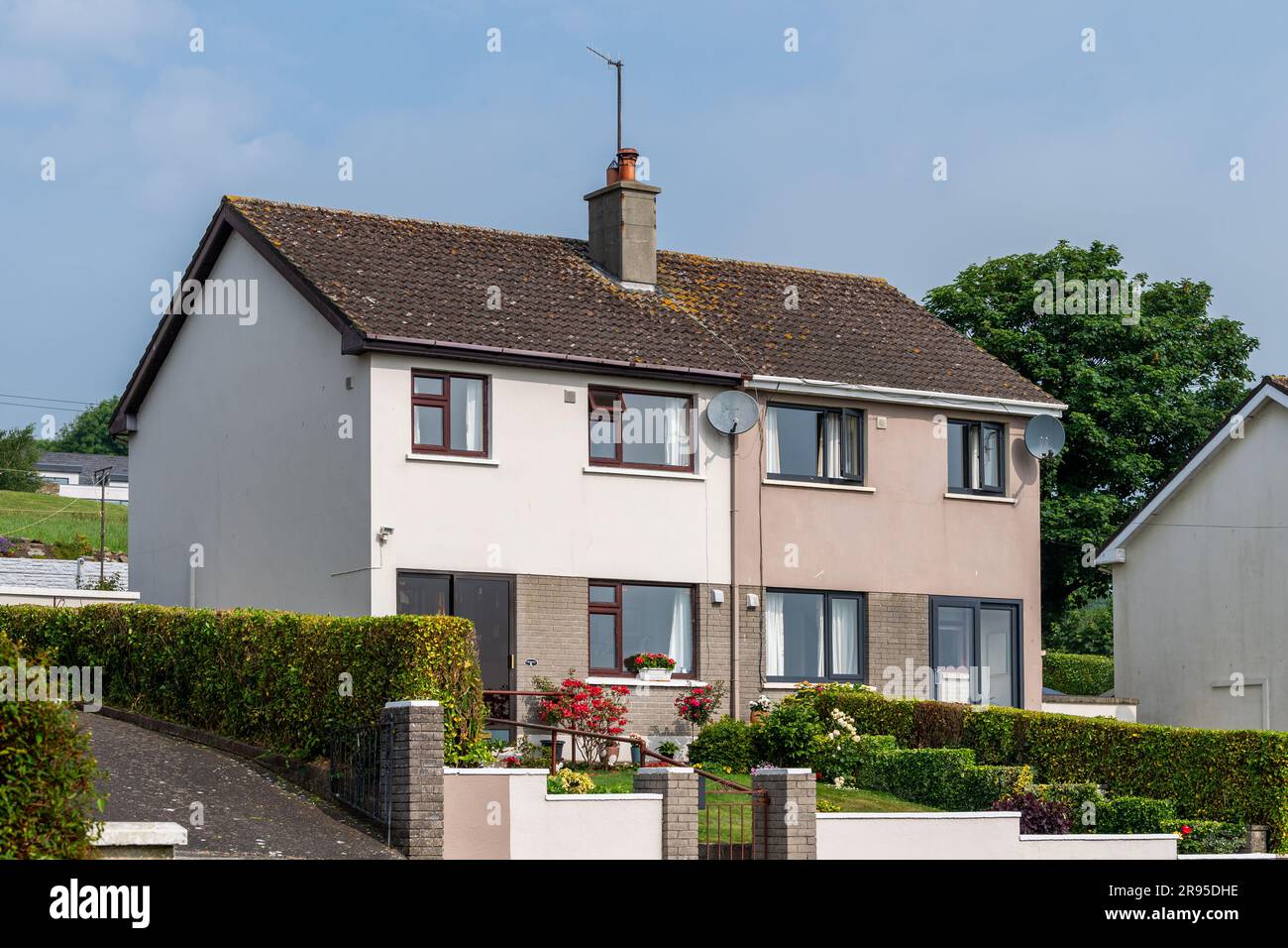 Case bifamiliari in una tenuta residenziale a West Cork, Irlanda. Foto Stock