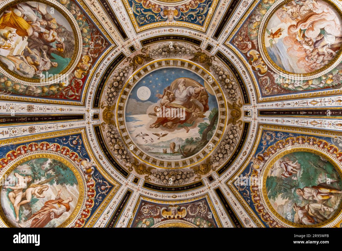 Il soffitto della cappella di Palazzo Farnese. Caprarola, Viterbo, Lazio, Italia, Europa. Foto Stock