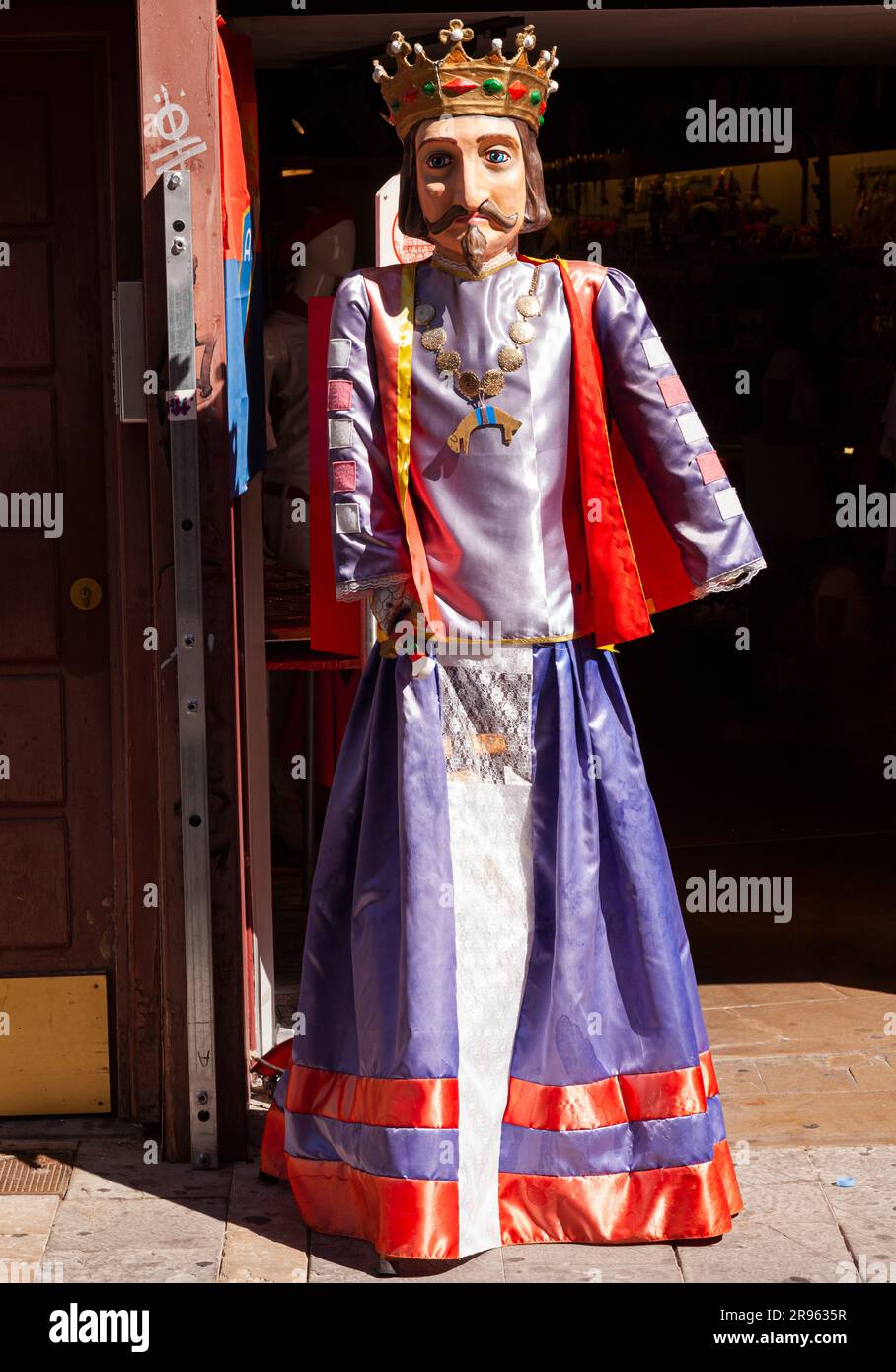 Pamplona, Spagna - luglio 31: Costume della bambola gigante utilizzato durante le celebrazioni di San Firmino a Pamplona Foto Stock