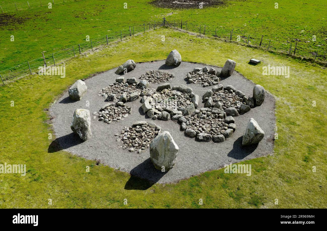 Circolo di pietre preistoriche di Cullerlie contenente 8 cairn. Sito di cremazione. Alias Standing Stones of Echt. 14 km ovest di Aberdeen, Scozia. Sto guardando S Foto Stock