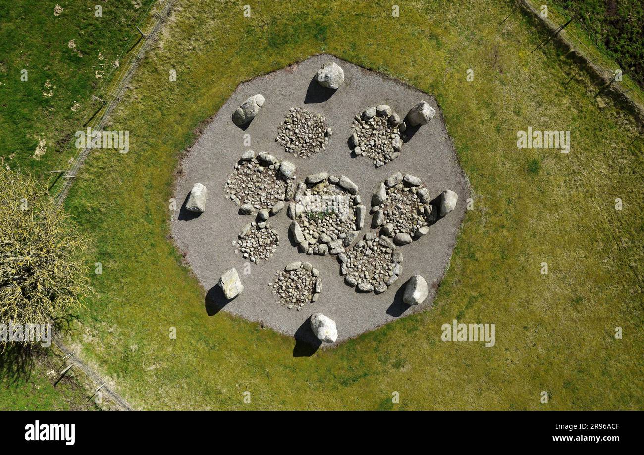 Circolo di pietre preistoriche di Cullerlie contenente 8 cairn. Sito di cremazione. Alias Standing Stones of Echt. 14 km ovest di Aberdeen, Scozia. N. in basso Foto Stock
