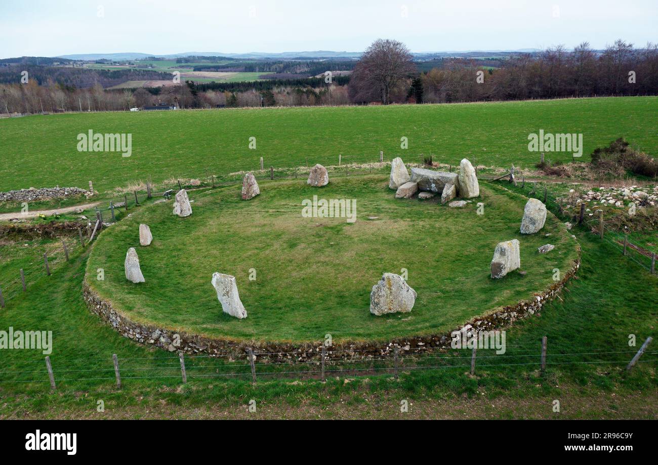 Easter Aquhorthies, cerchio di pietre reclinate preistoriche vicino a Inverurie, Scozia. Ben conservato con tutte le pietre megalitiche in situ originale. Sto guardando S Foto Stock