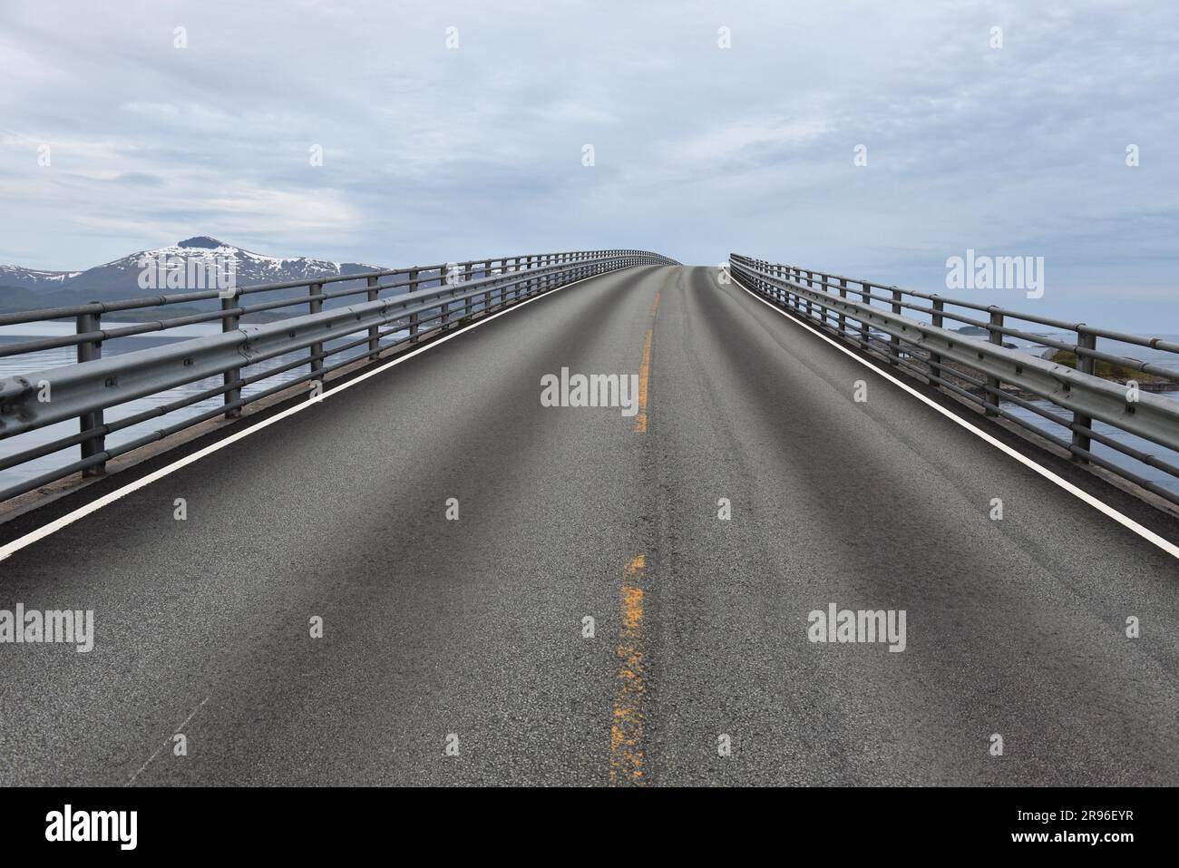Sky Road, Atlantic Road, Storseisund Bridge, Storseisundbrua in Norvegia Foto Stock