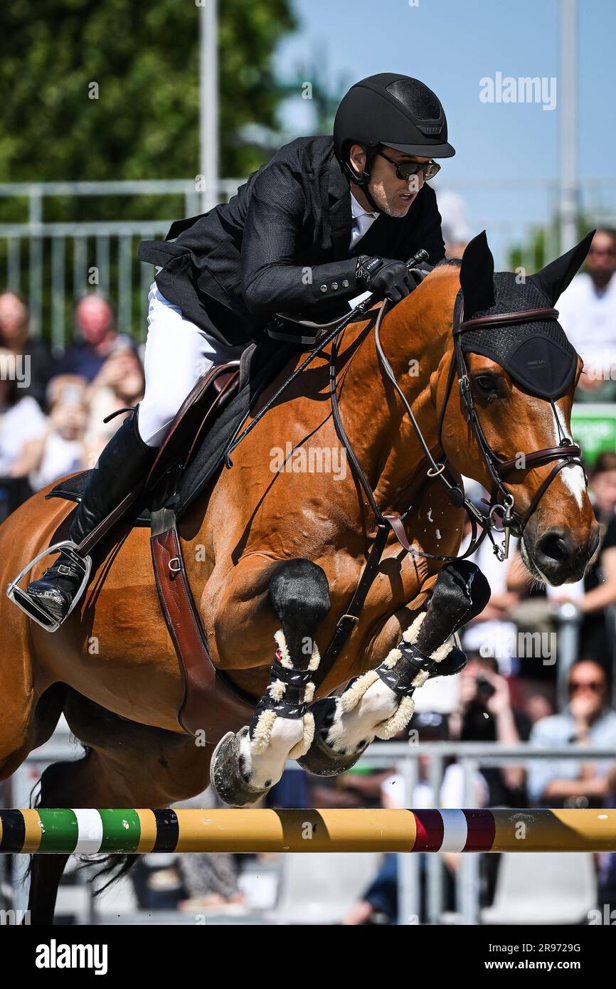 Parigi, Francia, Francia. 24 giugno 2023. Guillaume CANET di Francia in sella a James Bond du Bec durante il Longines Global Champions Tour, Paris Eiffel Jumping agli Champs de Mars il 24 giugno 2023 a Parigi, in Francia. (Immagine di credito: © Matthieu Mirville/ZUMA Press Wire) SOLO USO EDITORIALE! Non per USO commerciale! Crediti: ZUMA Press, Inc./Alamy Live News Foto Stock