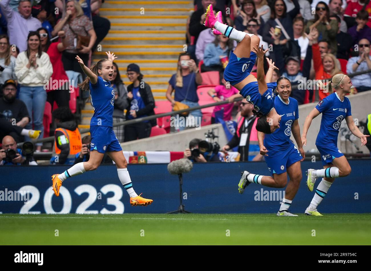 Sam Kerr di Chelsea Women celebra il gol della vittoria con un'estate durante la finale di fa Cup femminile tra Chelsea Women e Manch Foto Stock