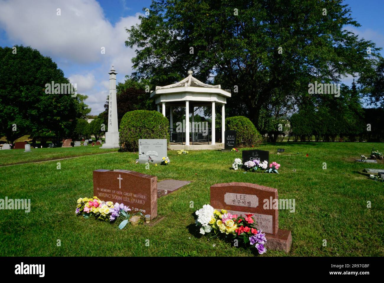 Sezione asiatica del Rosehill Cemetery nel quartiere Edgewater, Chicago, Illiinois Foto Stock