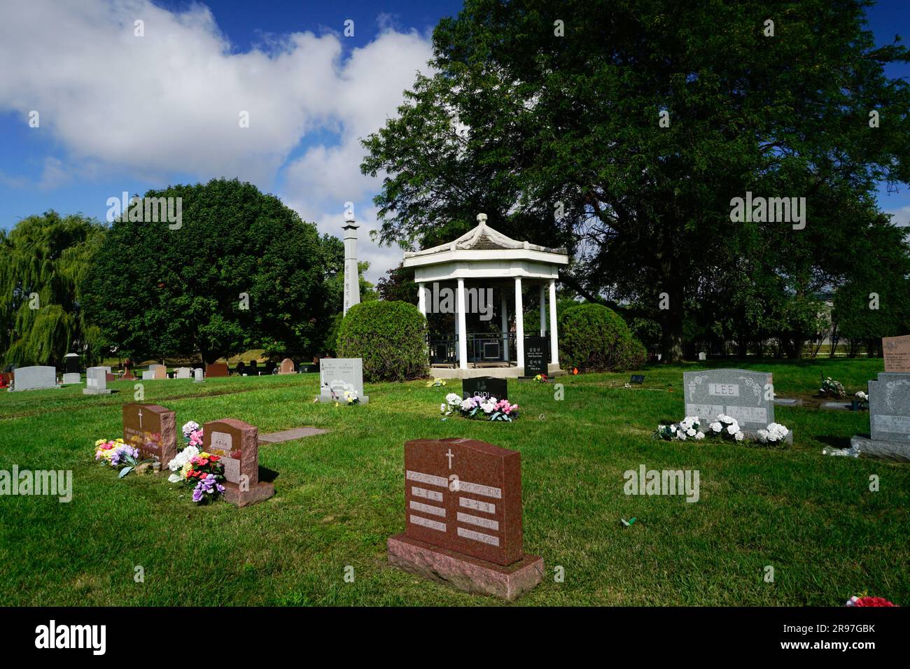 Sezione asiatica del Rosehill Cemetery nel quartiere Edgewater, Chicago, Illiinois Foto Stock