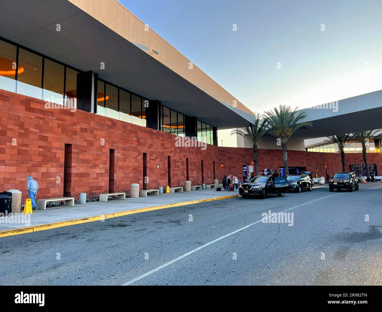 San Diego, CA 6-15-2023 Vista esterna del Cross Border Xpress (CBX), il ponte transfrontaliero di Tijuana è un terminal aeroportuale che collega Tijuana A. Foto Stock