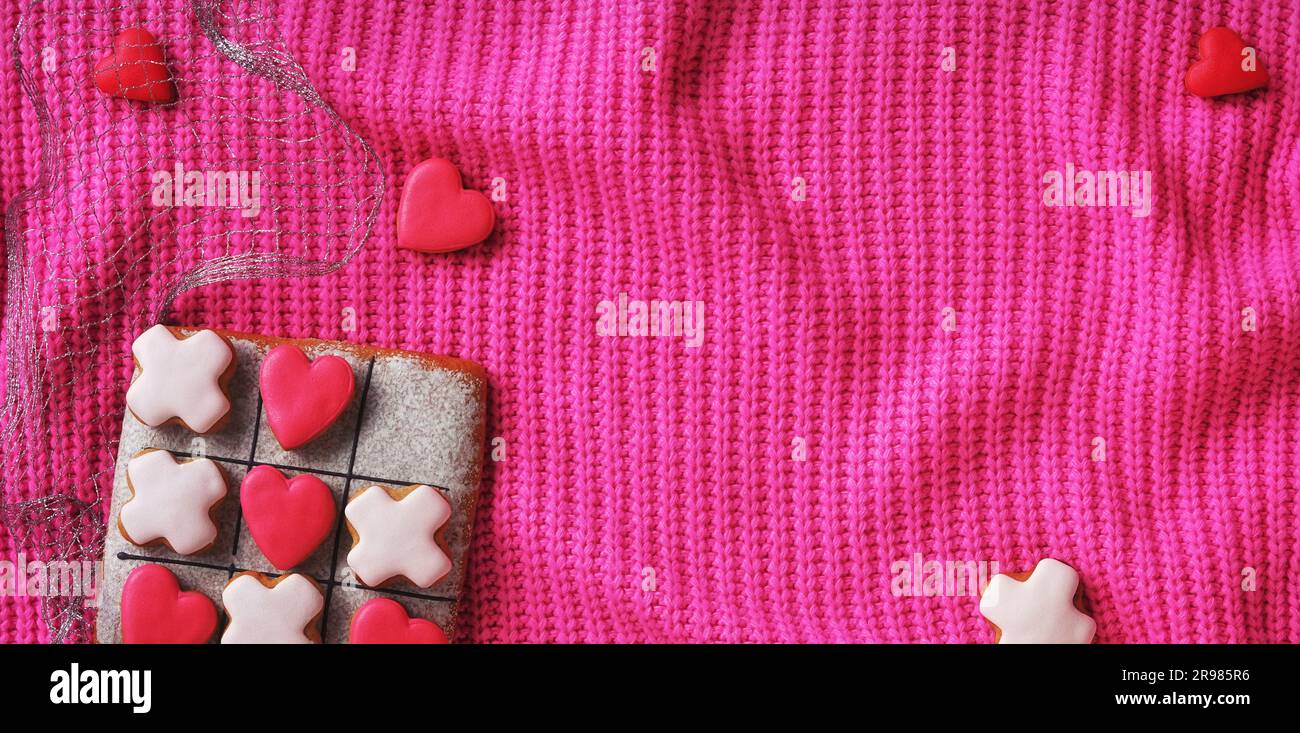 Sfondo rosa con cuori di pan di zenzero Foto Stock